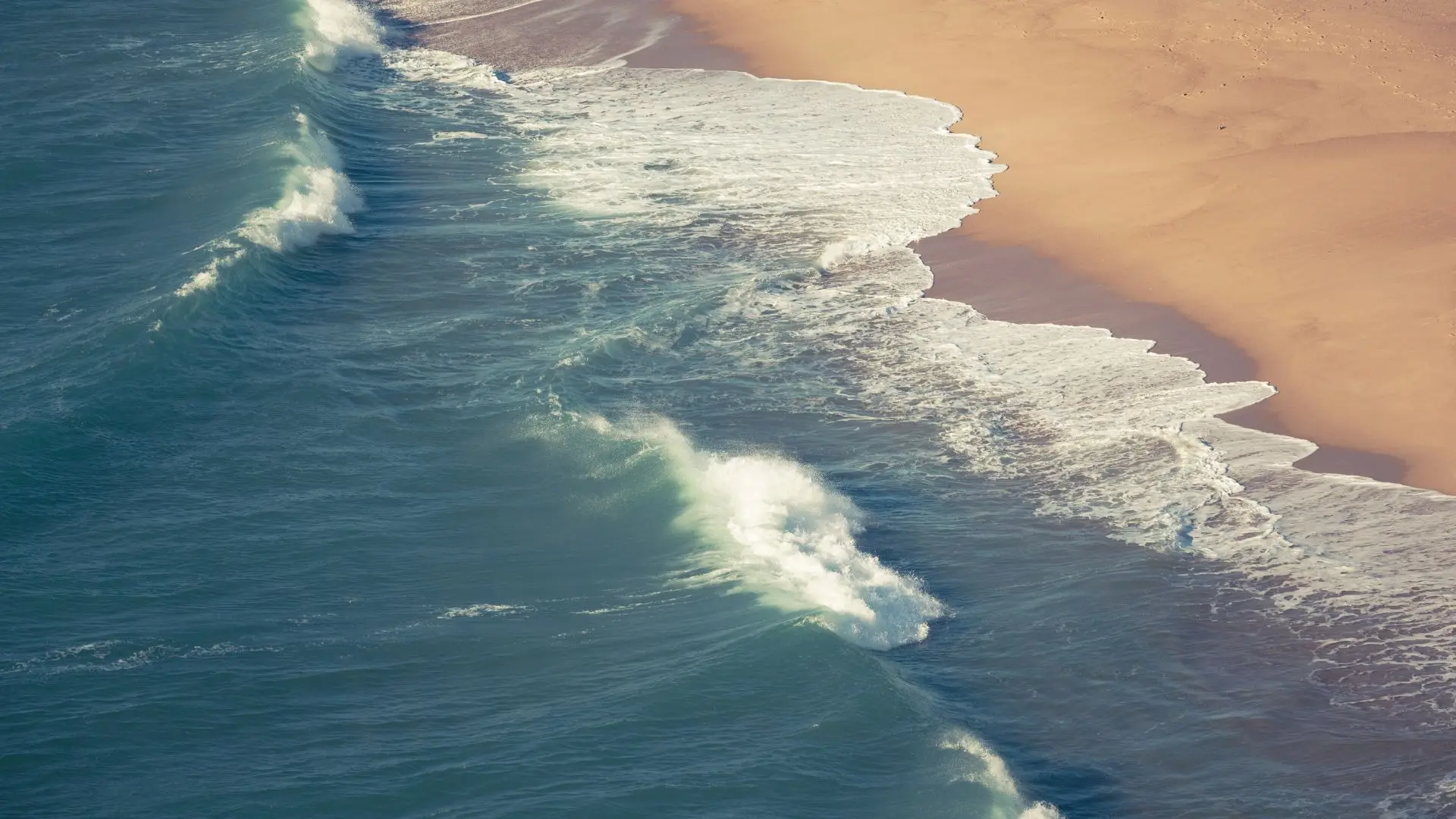 Homem morre afogado na Praia do Salgado na Nazaré