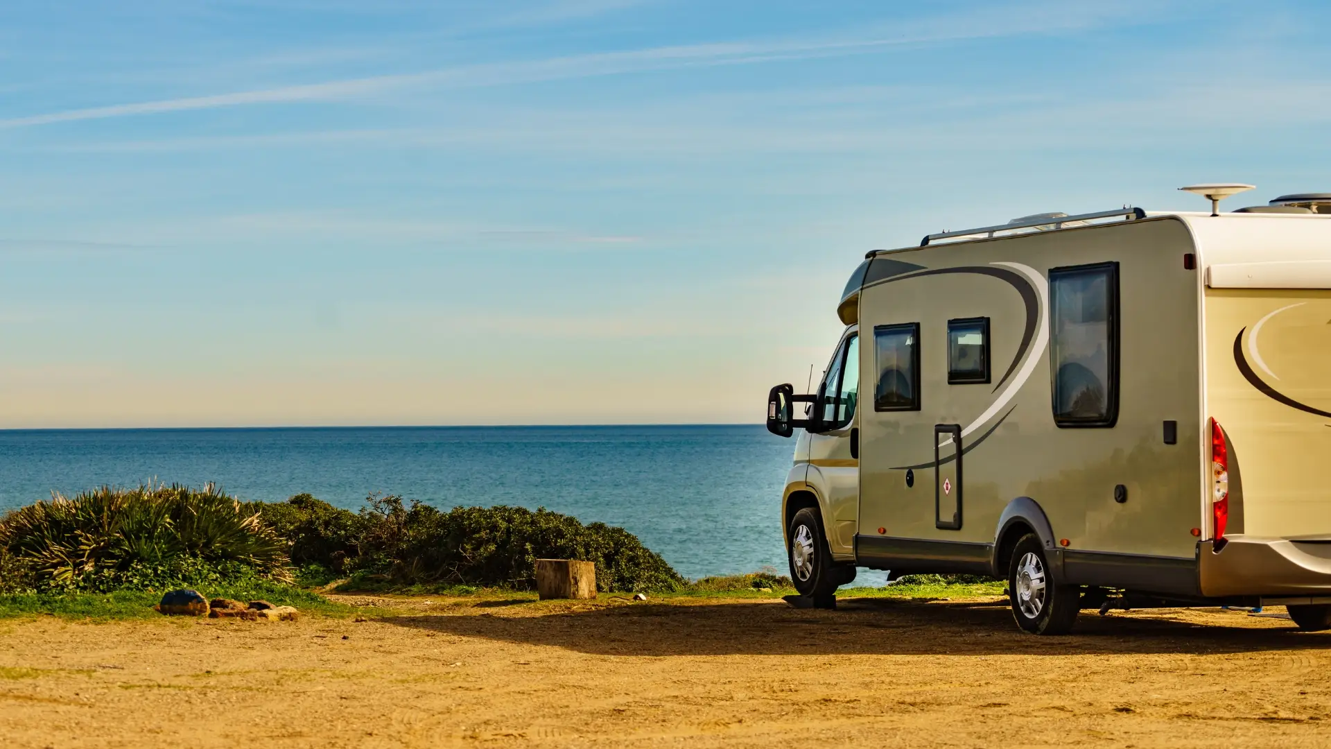 Costa Vicentina pernoita de autocaravanas em locais n o autorizados preocupa moradores