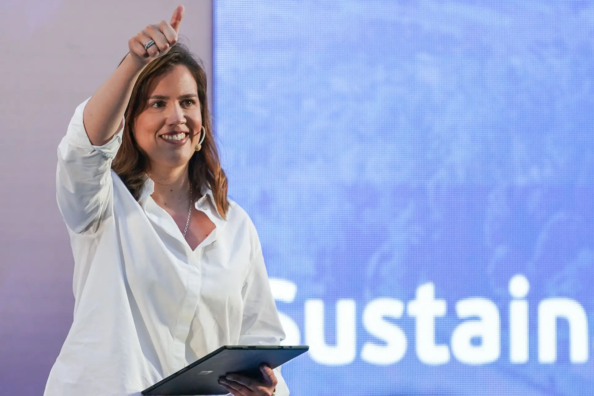 Lídia Pereira reeleita líder da juventude do Partido Popular Europeu