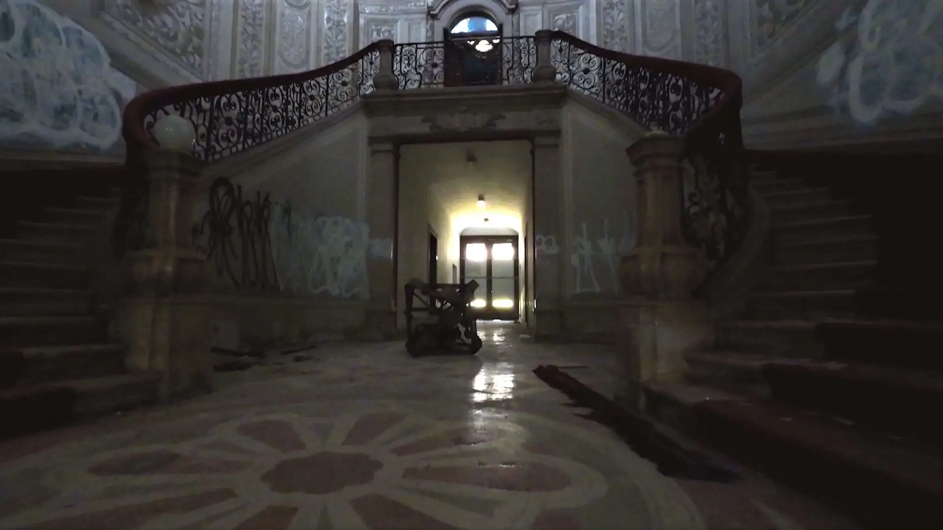 Ao abandono e vandalizado: que futuro para o histórico Palácio Burnay ...