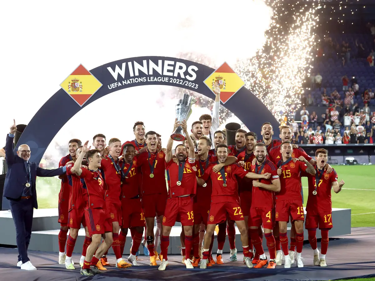Jogadores da Espanha superam o cansaço para vencer a Liga das Nações contra  a Croácia