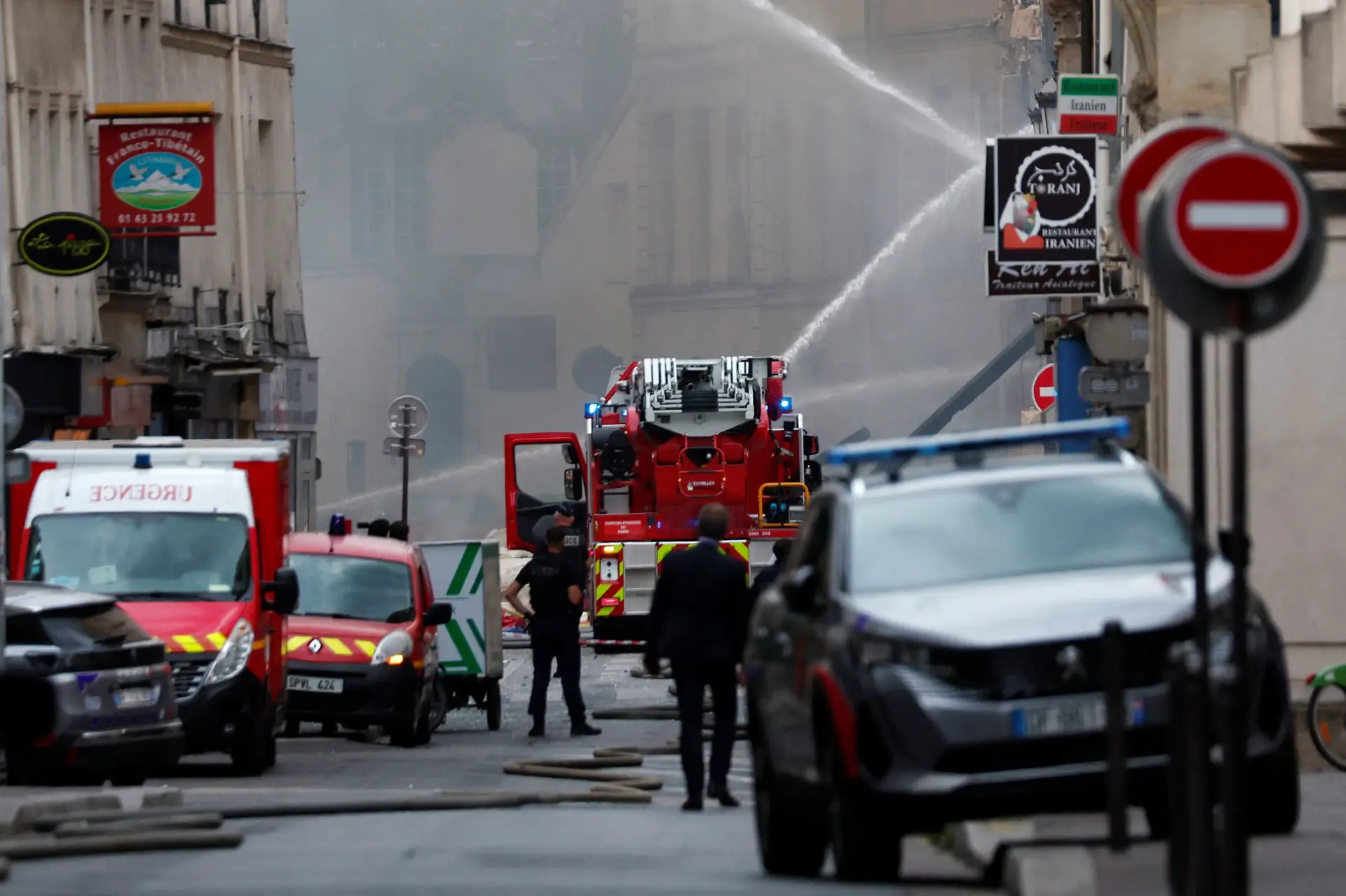 Explosão seguida de incêndio no centro de Paris