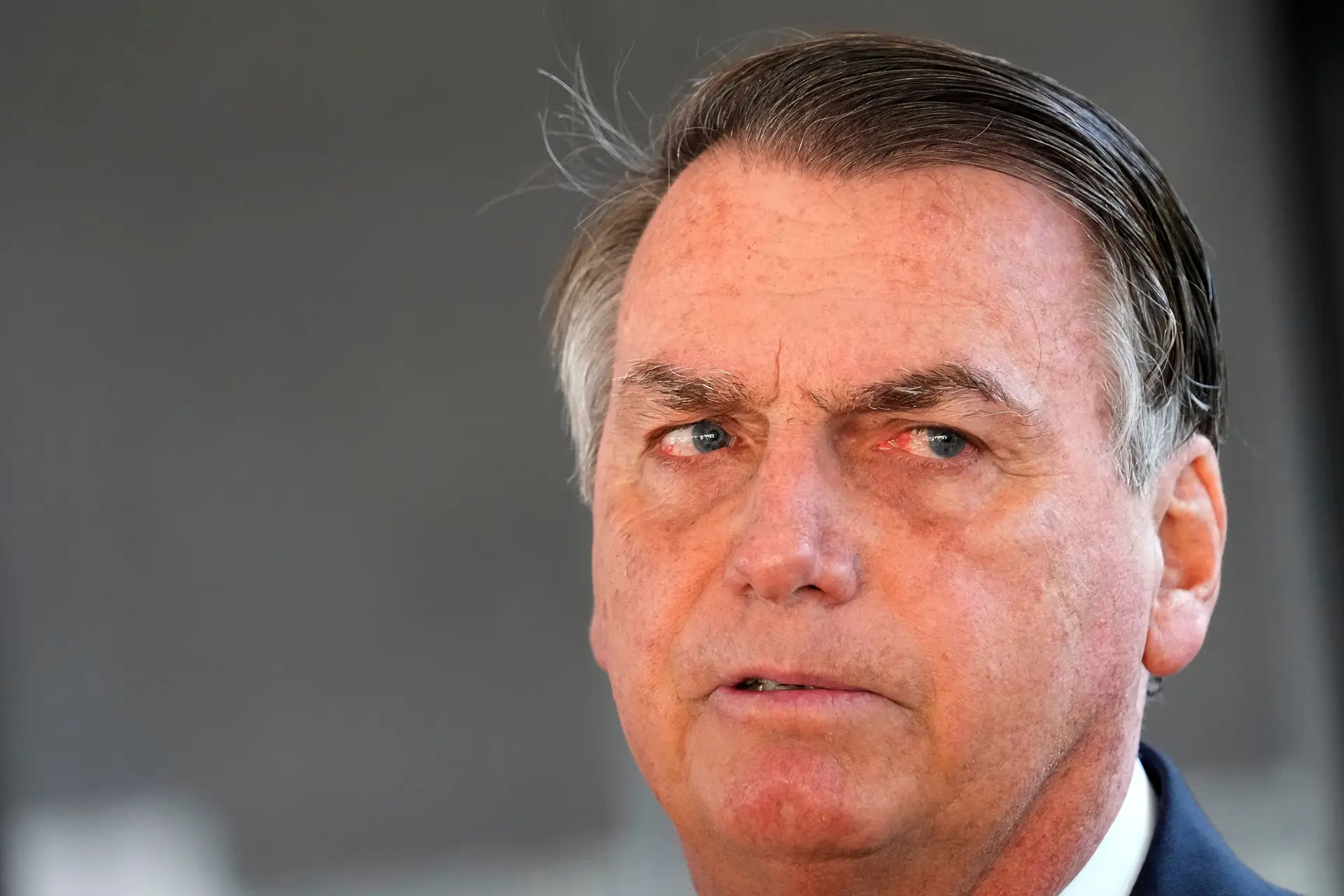 Jair Bolsonaro com futuro político em jogo ao enfrentar o seu primeiro julgamento