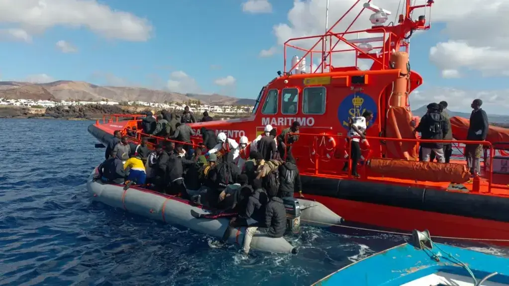Embarcação com 63 migrantes a bordo desembarca na Gran Canária