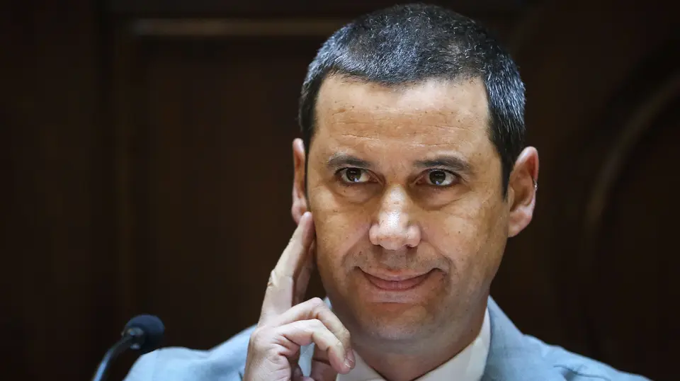 O ministro das Infraestruturas, João Galamba, durante uma audição na Comissão de Economia, Obras Públicas, Planeamento e Habitação, na Assembleia da República
