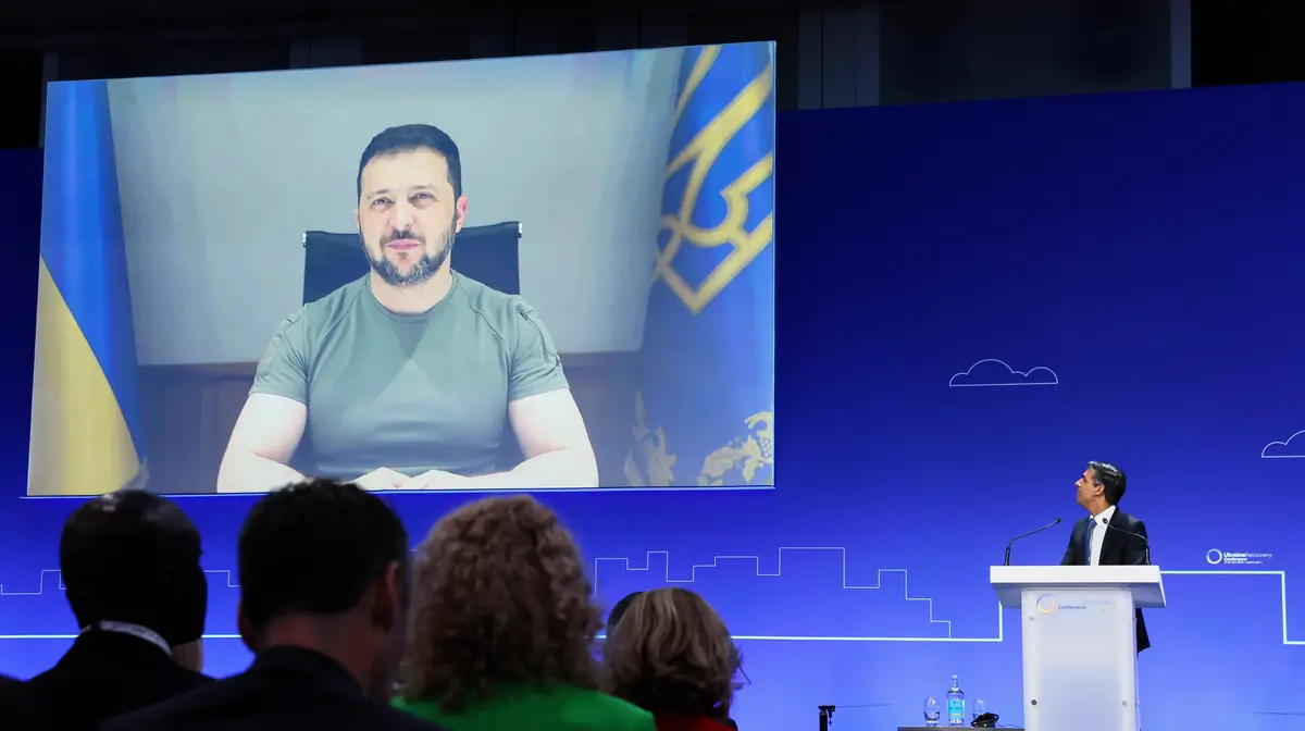 Zelensky presente por videoconferência na URC2023, em Londres.