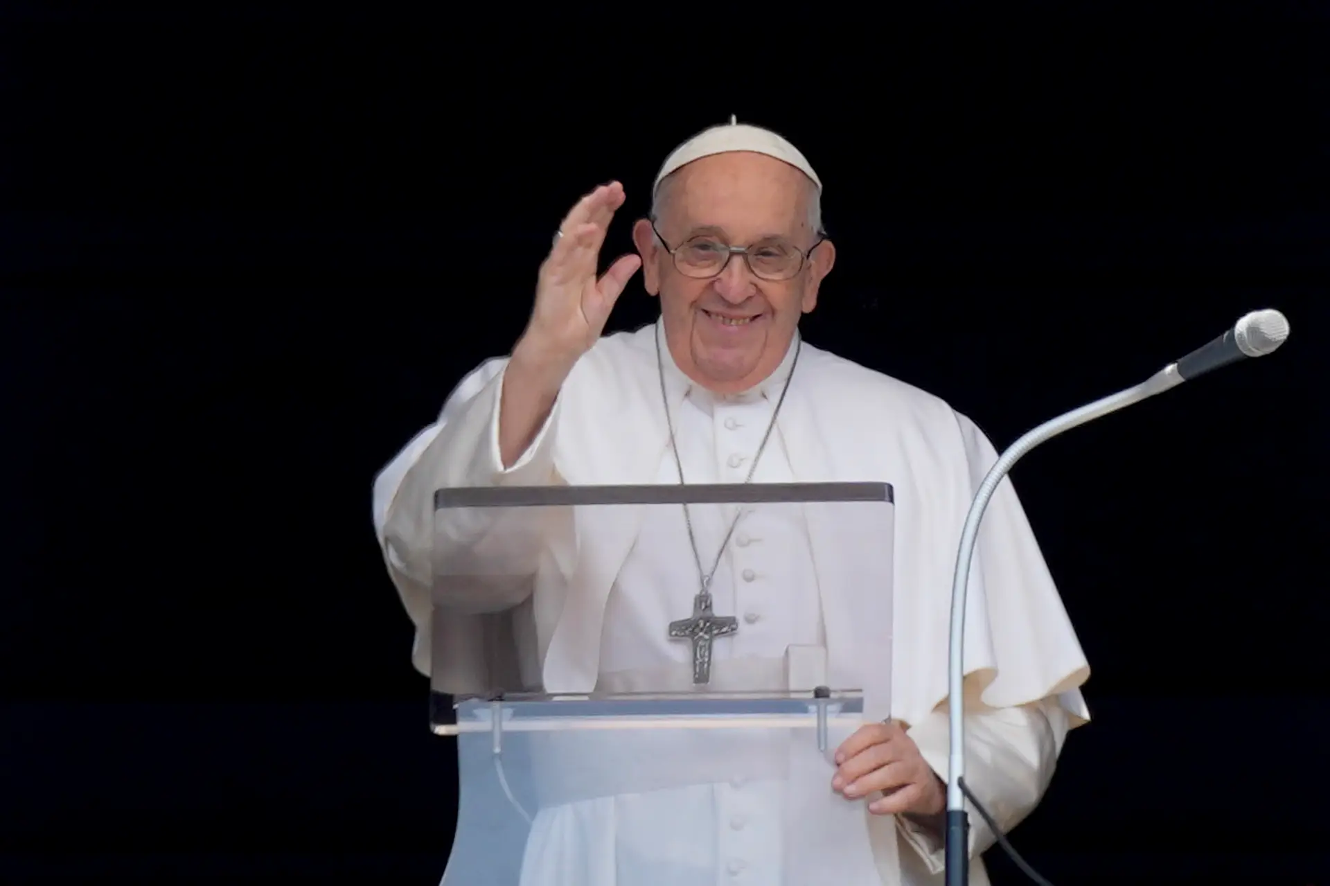 Santo brasileiro: Papa Francisco aprova primeira etapa para beatificar padre  de SC