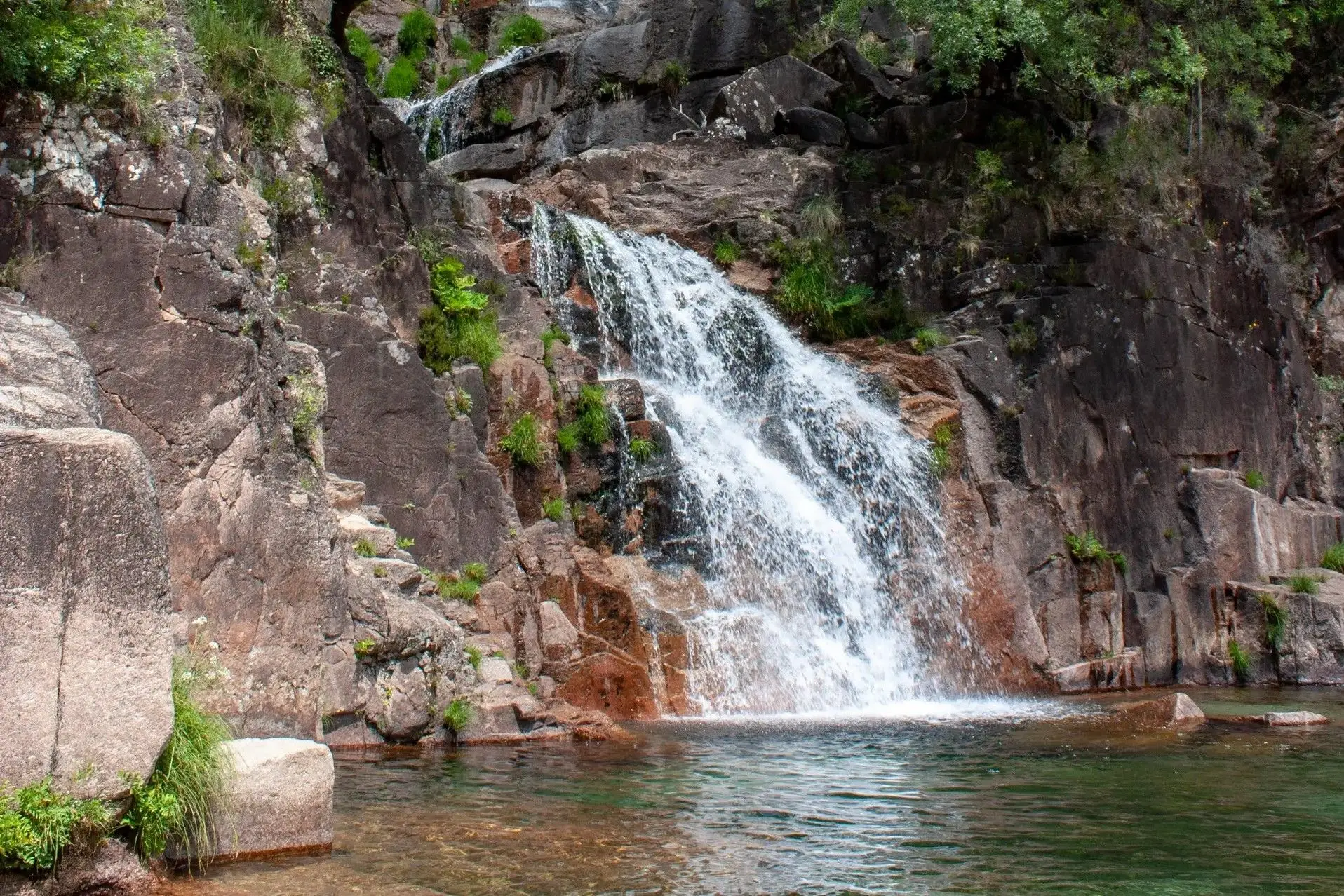 Seis locais (entre o mar e o Gerês) para tornar o verão mais fresco