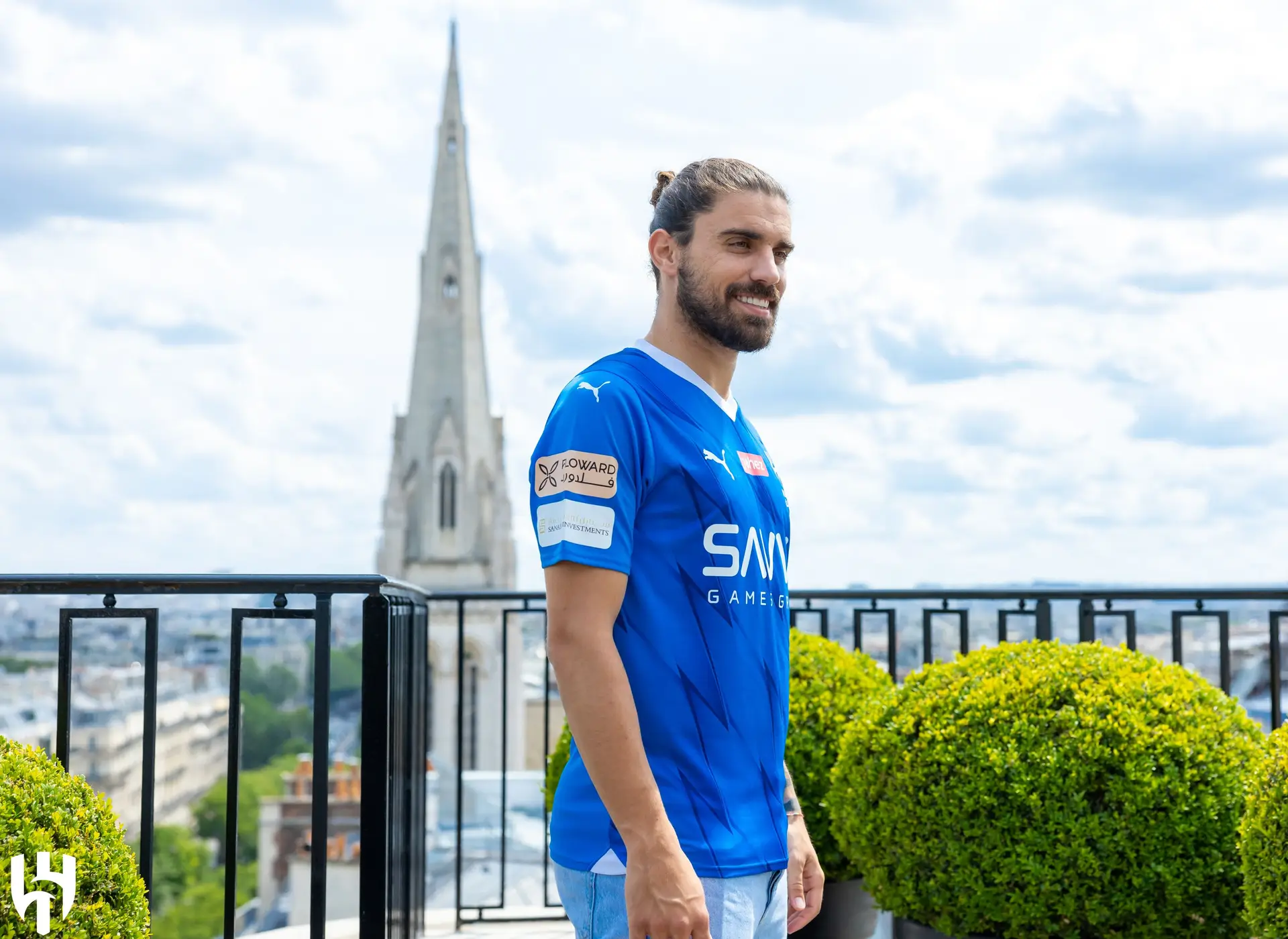 É oficial: Rúben Neves assina com os sauditas do Al-Hilal