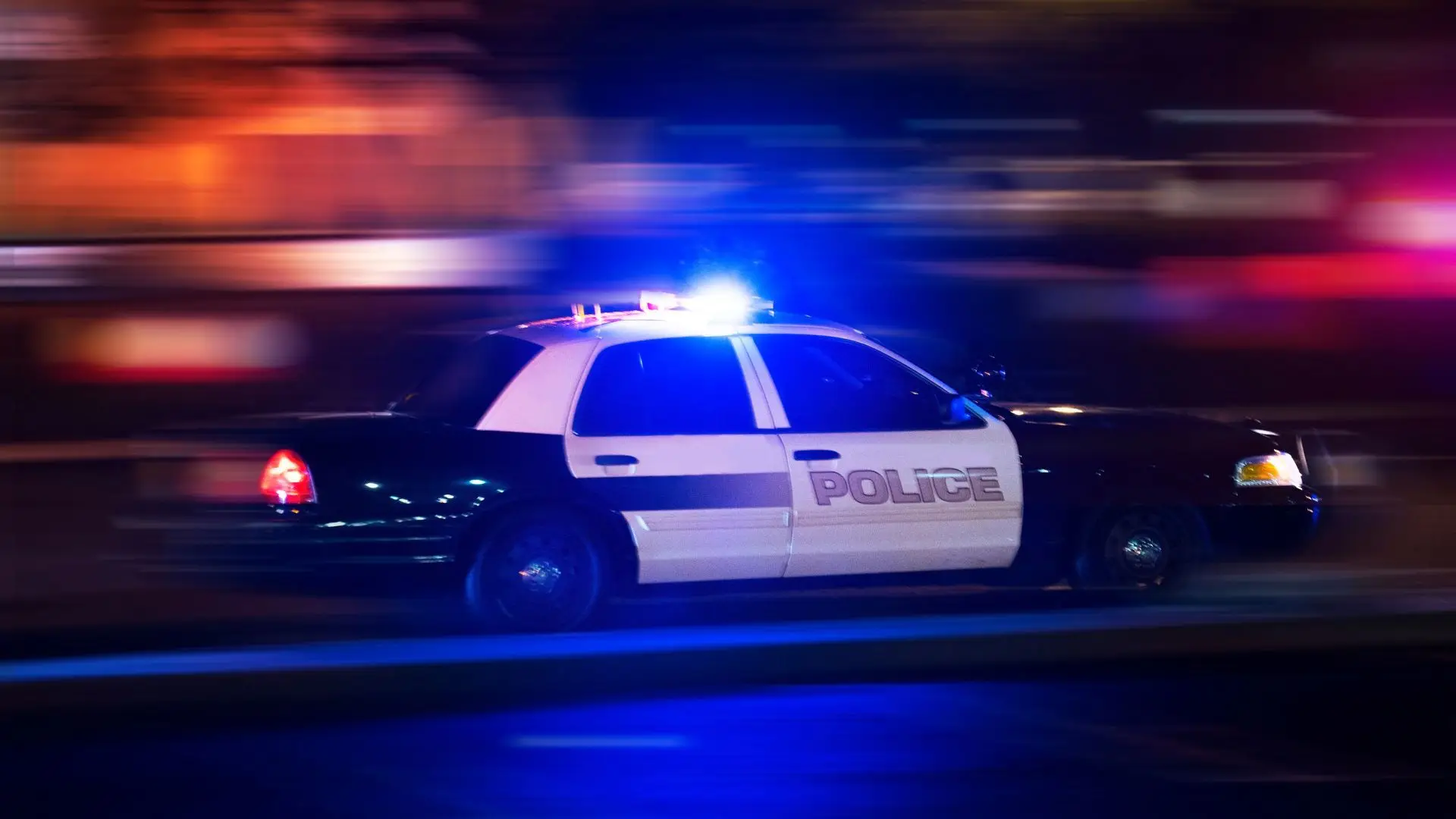 Polícia norte-americano morre durante tiroteio no aeroporto internacional de Filadélfia
