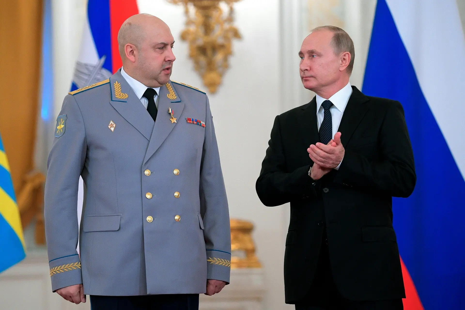 General Sergei Surovikin e Presidente da Rússia, Vladimir Putin.