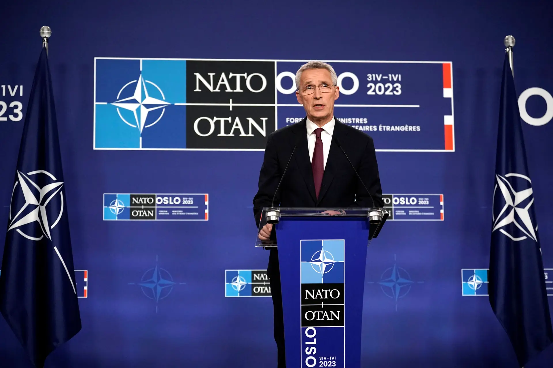 "Não podemos permitir que Putin vença": Stoltenberg pede apoio militar para a Ucrânia