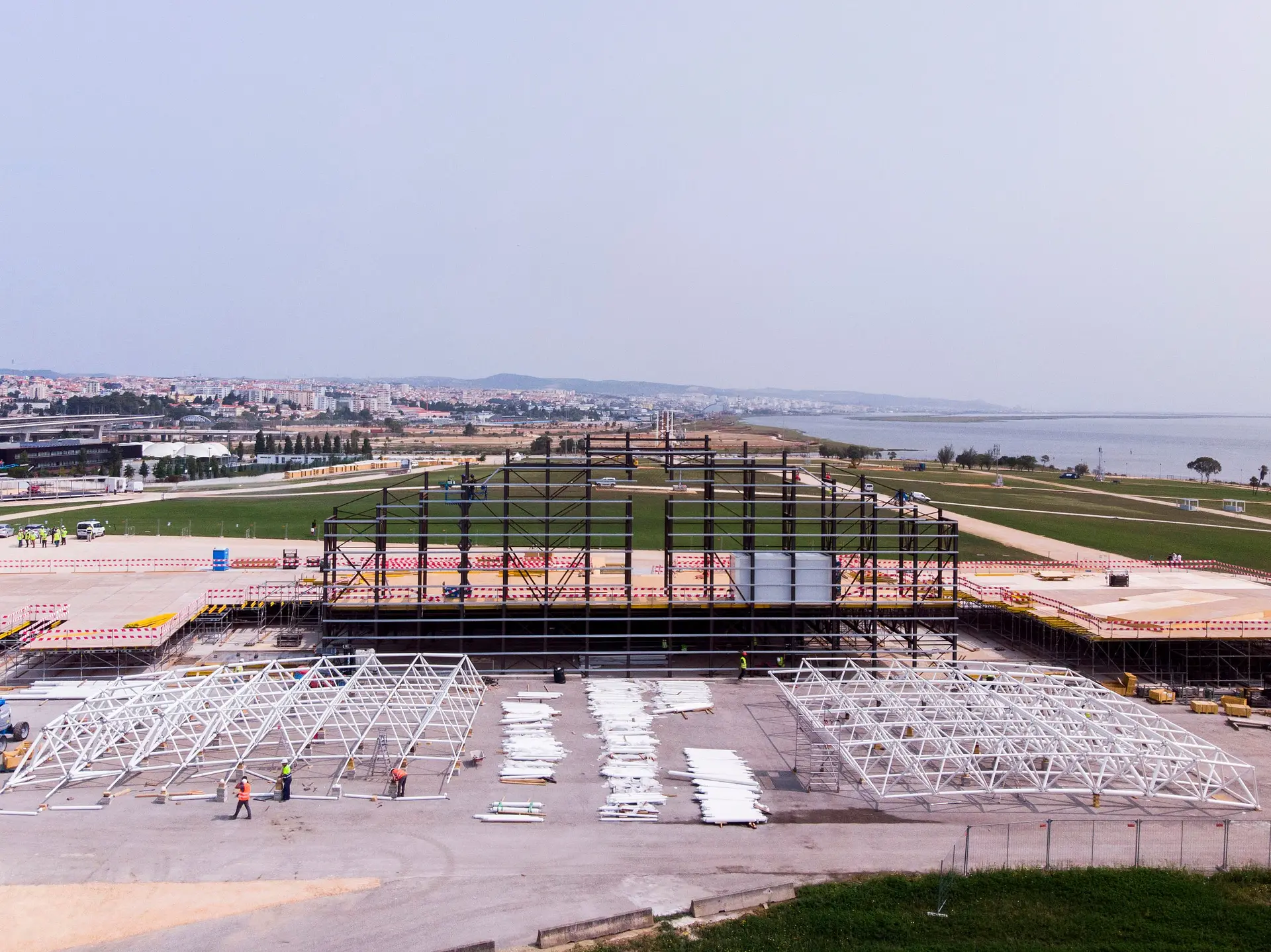 Obras de construção para a JMJ no Parque Tejo