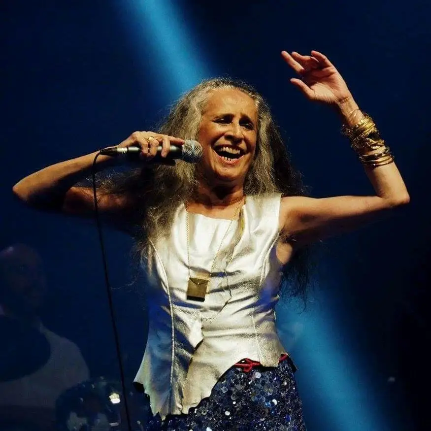 Governo atribui Medalha de Mérito Cultural a Maria Bethânia