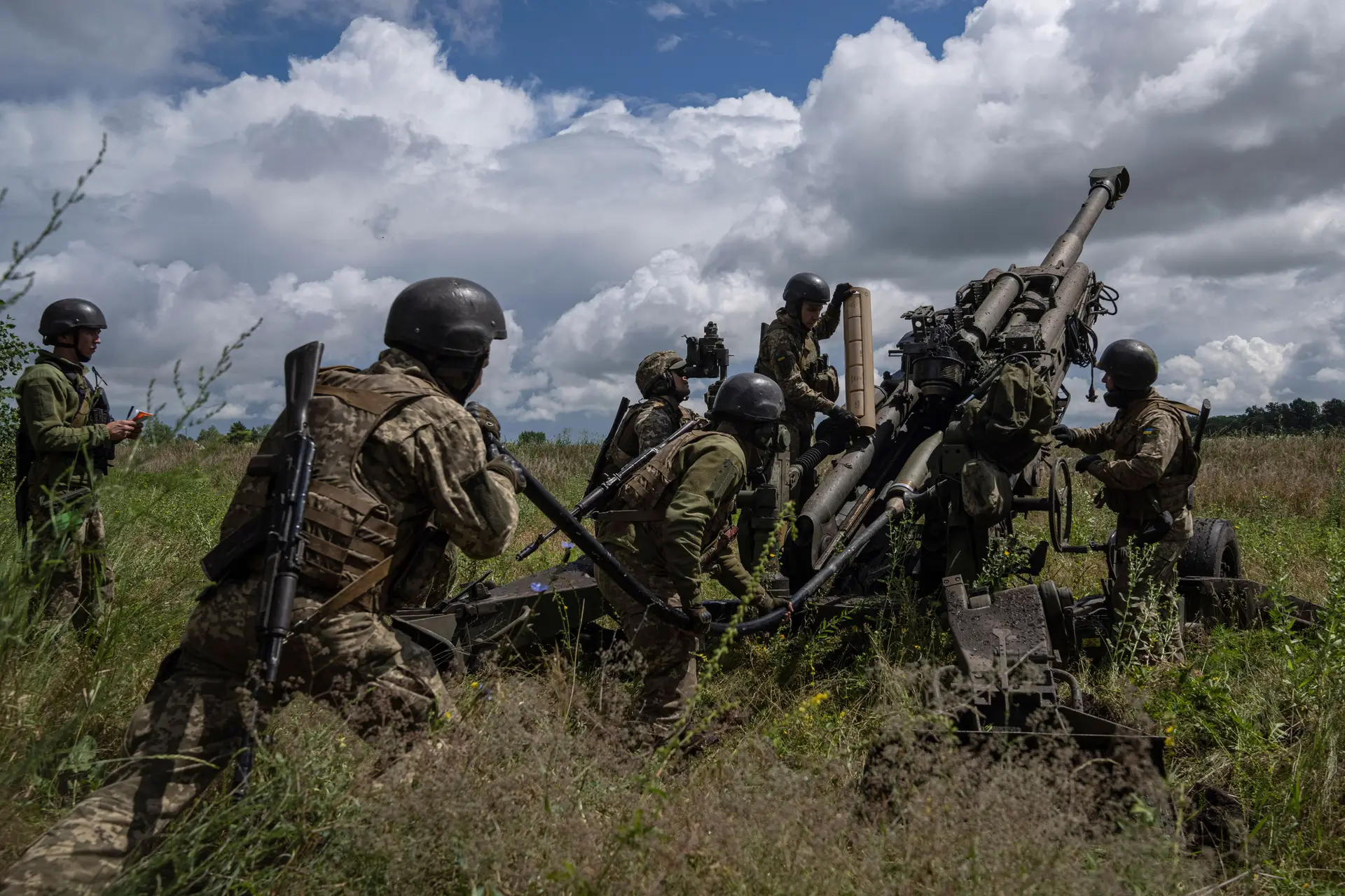 Forças russas a avançar nas frentes leste onde há "ferozes combates"