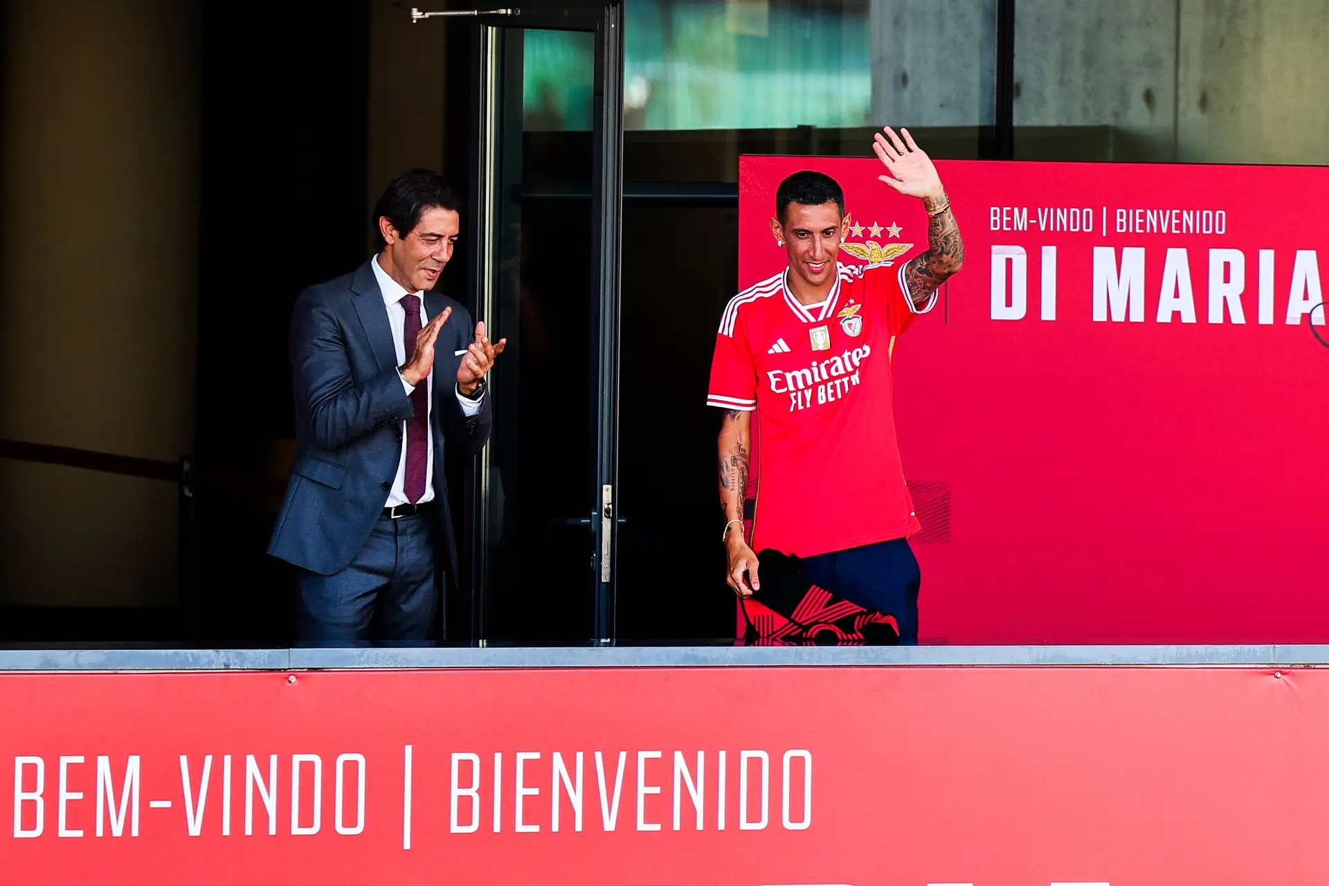 Di María apresentado como reforço do Benfica