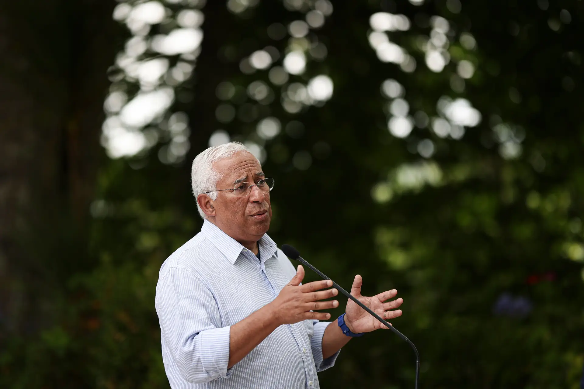 O primeiro-ministro António Costa, fala aos jornalistas, momentos antes da reunião do Conselho de Ministros Informal no Palácio de Monserrate, em Sintra