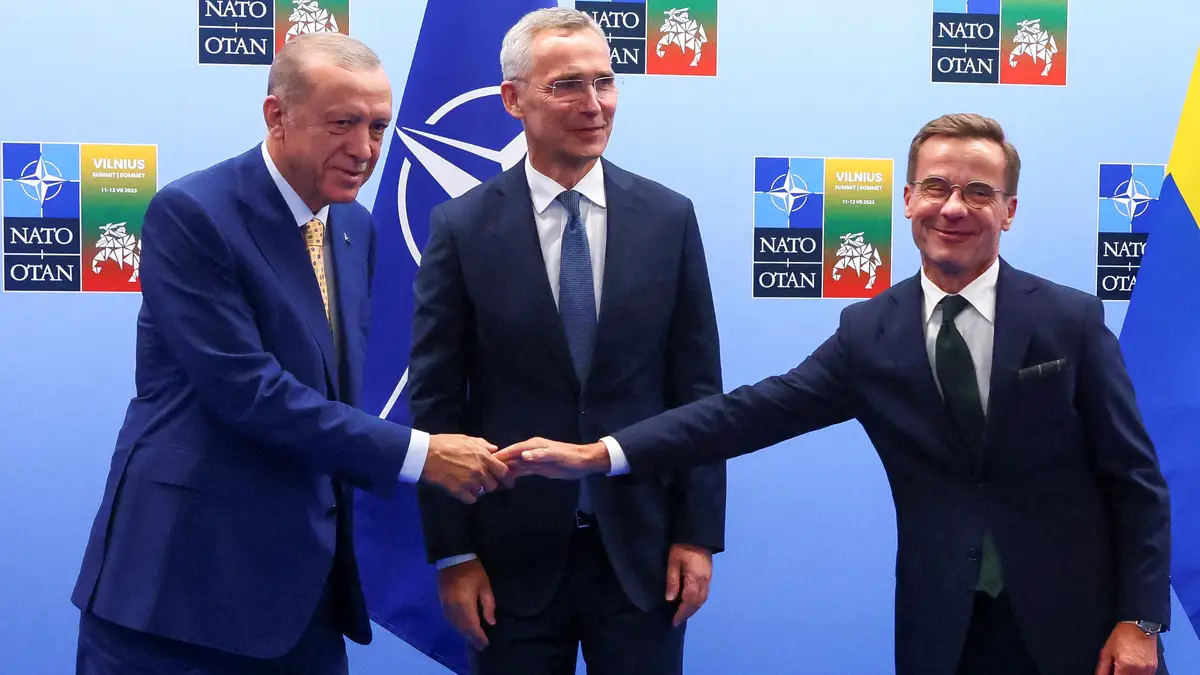 Tayyip Erdogan, Presidente da Turquia, secretário-geral da NATO, Jens Stoltenberg, e primeiro-ministro da Suécia, Ulf Kristersson, em Vilnius, na Lituânia.