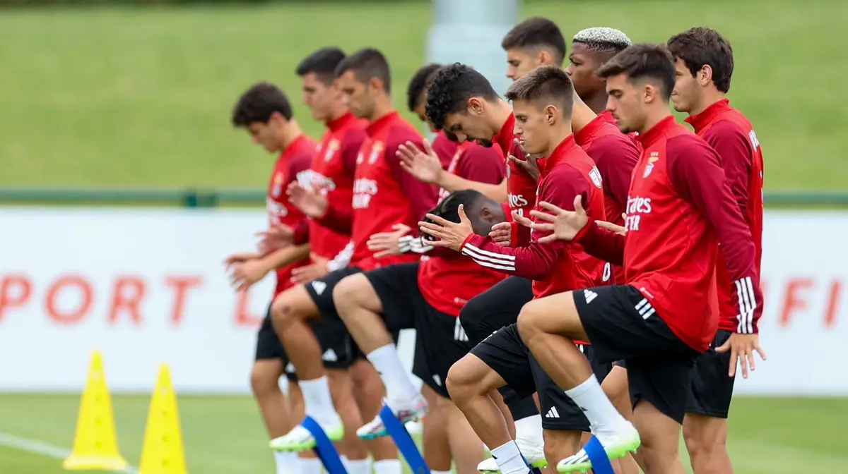 Plantel do Benfica treina em Inglaterra.