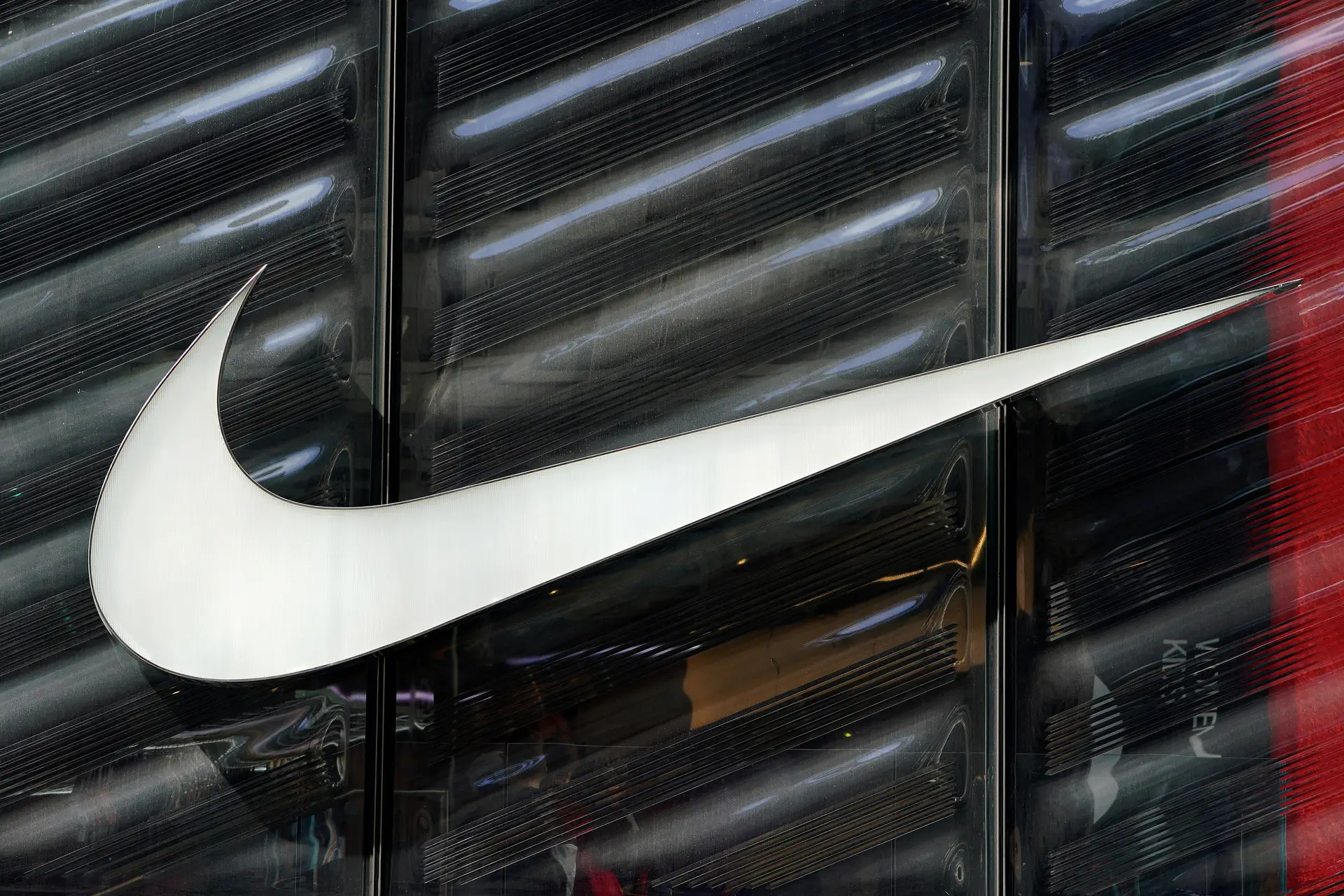 Nike investigada no Canadá por ligação a trabalho forçado na China - SIC  Notícias