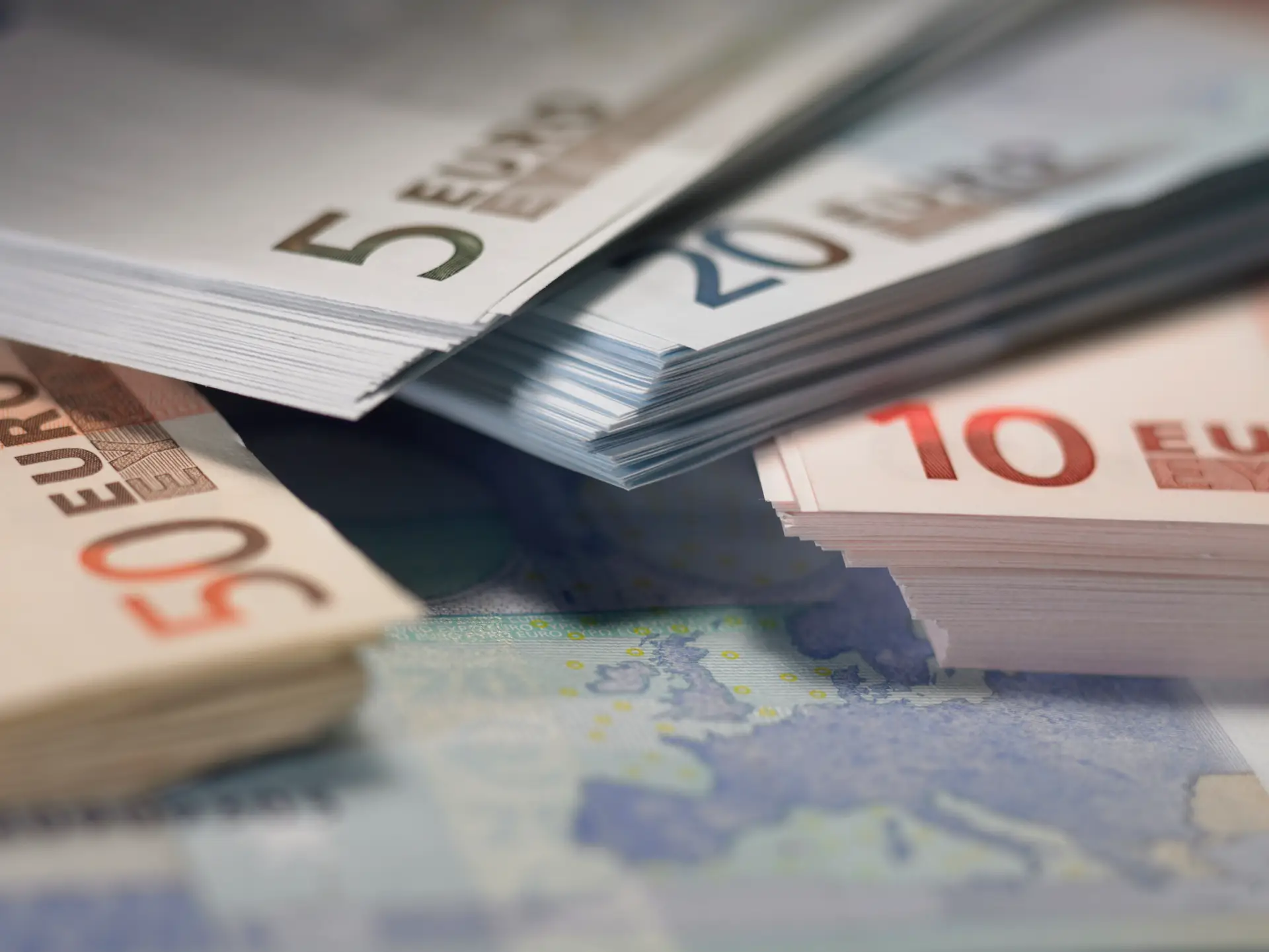 OE2024: Estado passa de excedente a défice de 259 milhões de euros até março