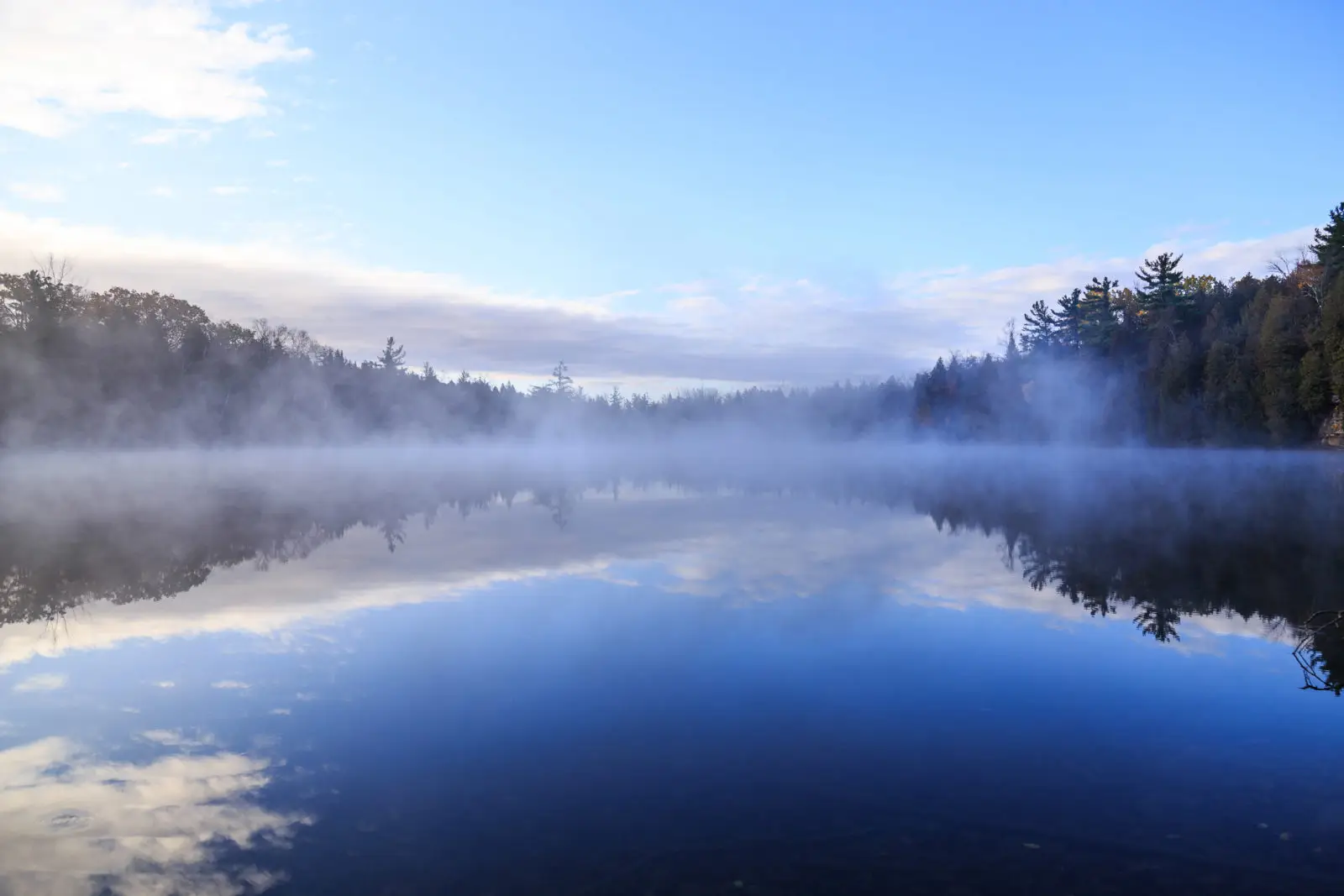 Lago Crawford no Canadá, local que simboliza o início do Antropoceno.