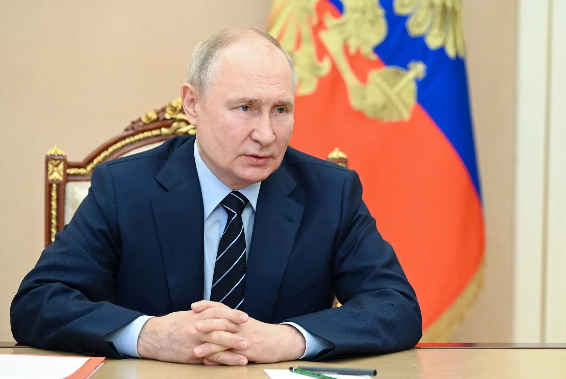 Putin obriga grupos paramilitares a prestar juramento à Rússia