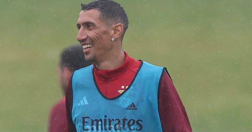 Debaixo de chuva e frio, Benfica prossegue preparação da nova temporada