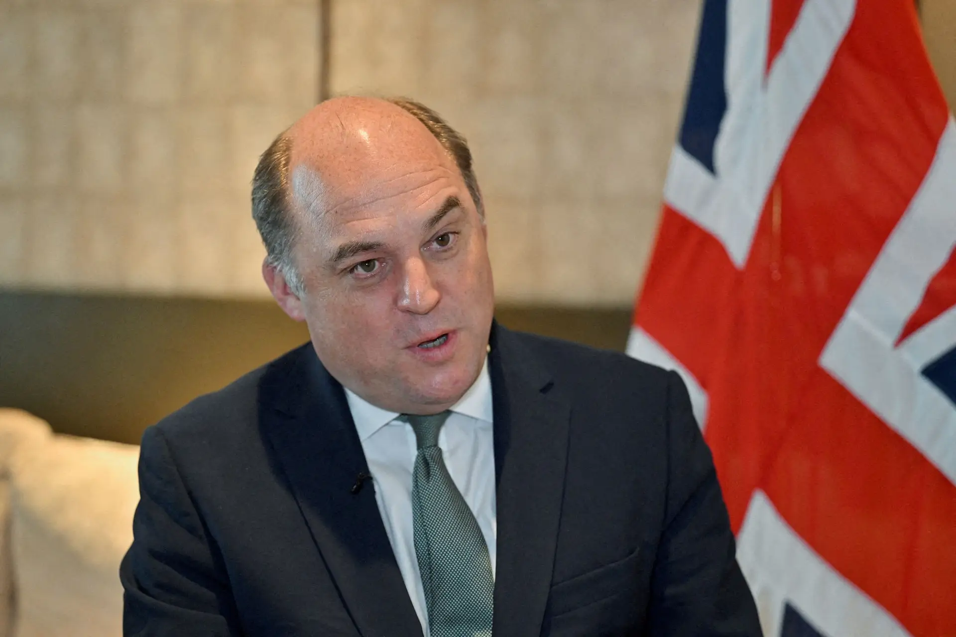 Ministro britânico da Defesa anuncia saída do Governo em setembro