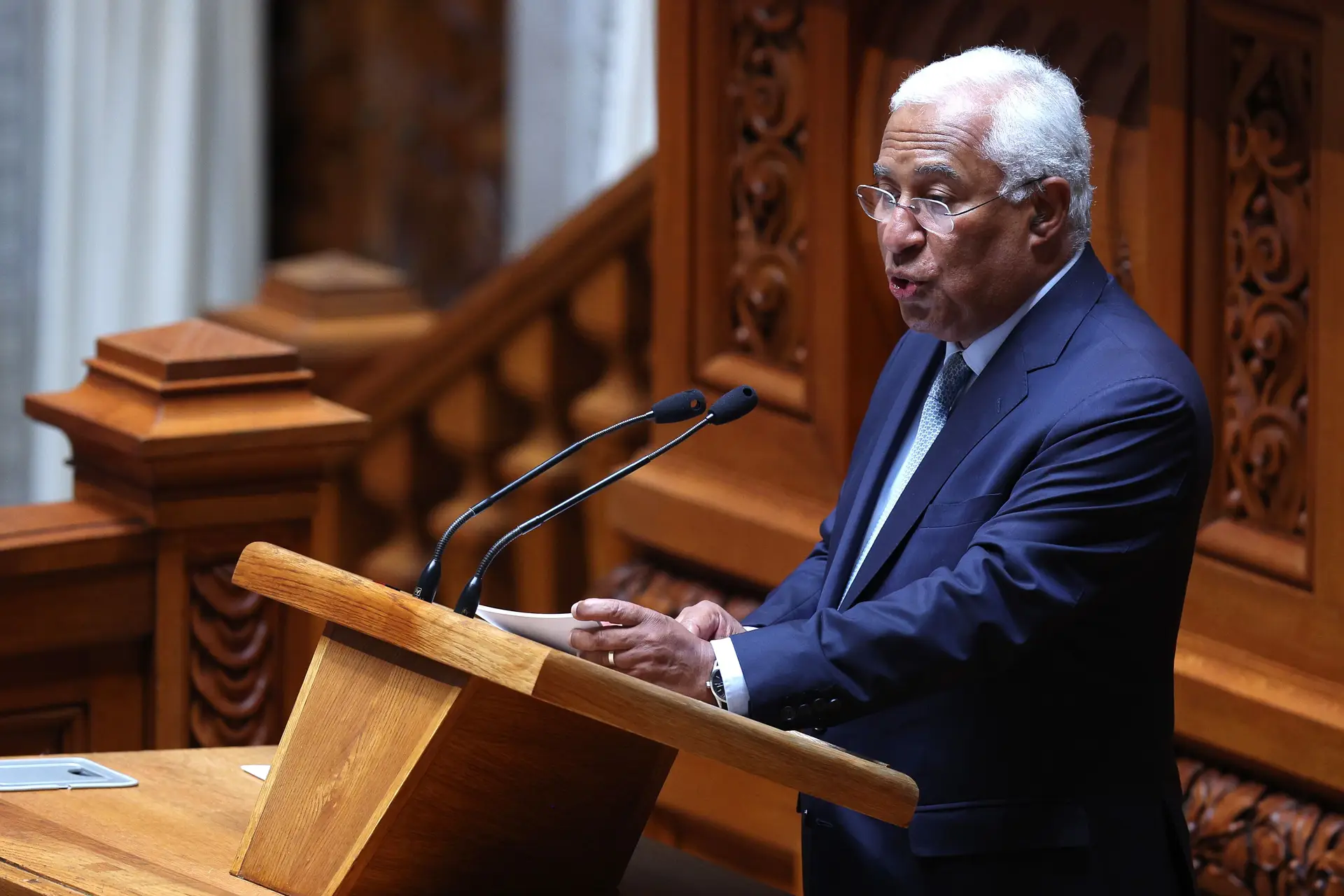 Governo vai acordar com ANMP recuperação de 451 escolas do básico e secundário