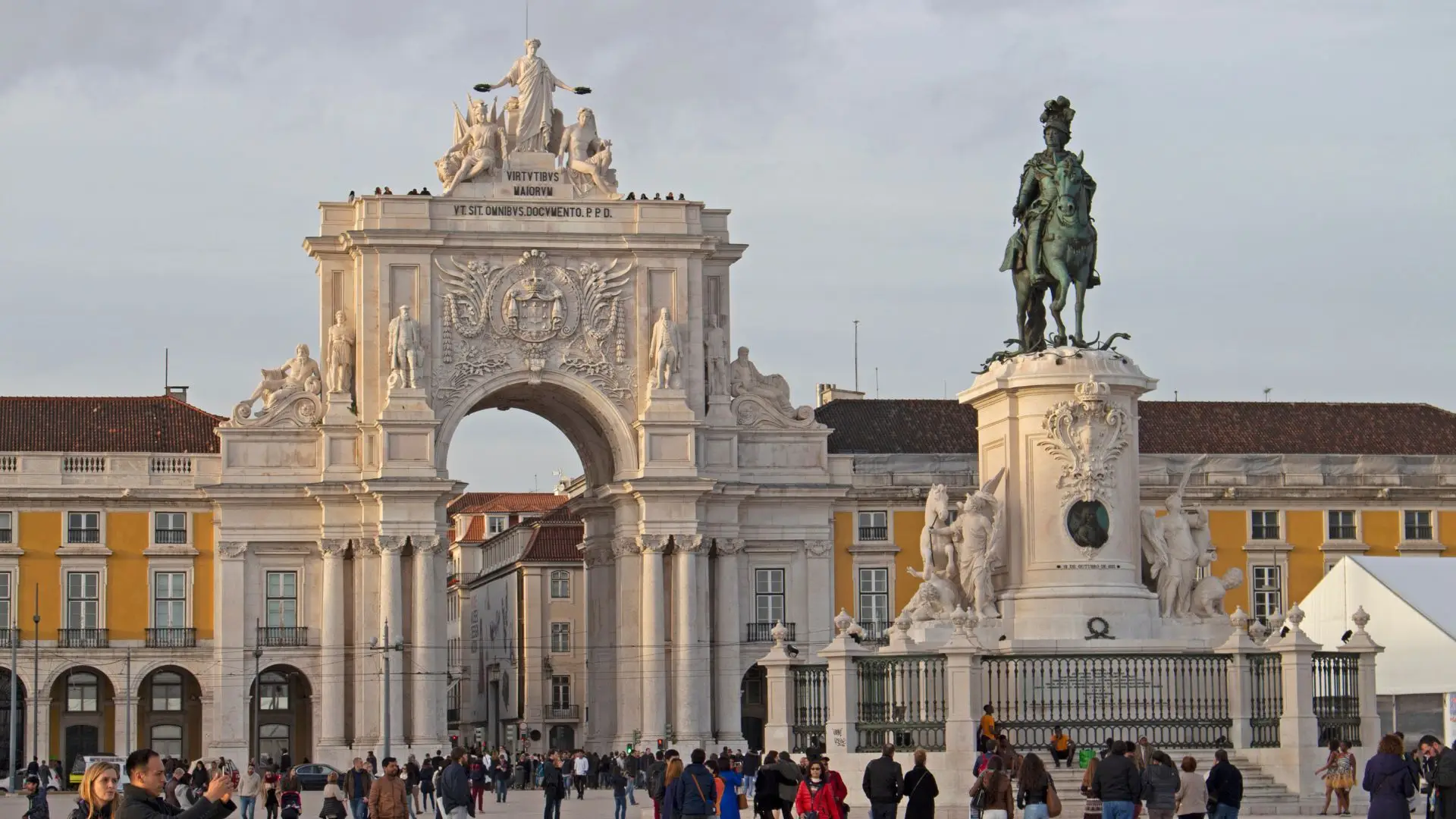 Quer "fugir" à JMJ? Saiba os cantos que sobram para relaxar em Lisboa