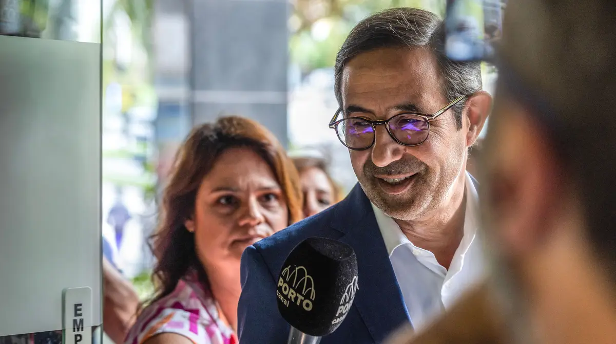 Pinto Moreira fala aos jornalistas à chegada ao Tribunal de Instrução Criminal do Porto para ser ouvido em primeiro interrogatório judicial no âmbito do processo Vórtex.