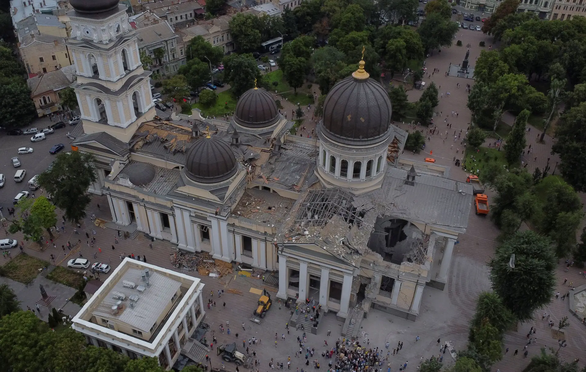 Maior catedral ortodoxa de Odessa reduzida a destroços
