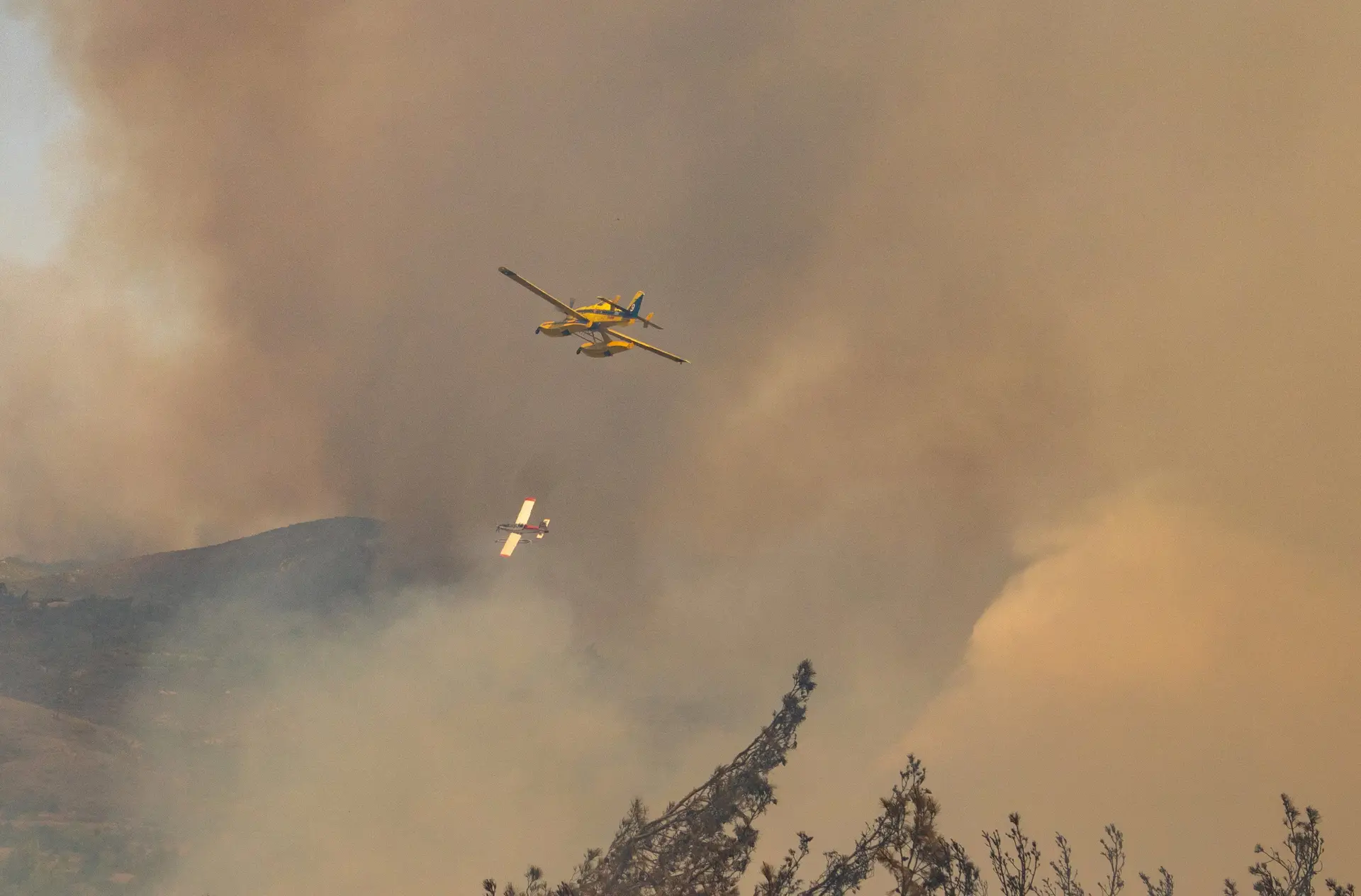 Incêndios Grécia: despenhou-se avião de combate às chamas