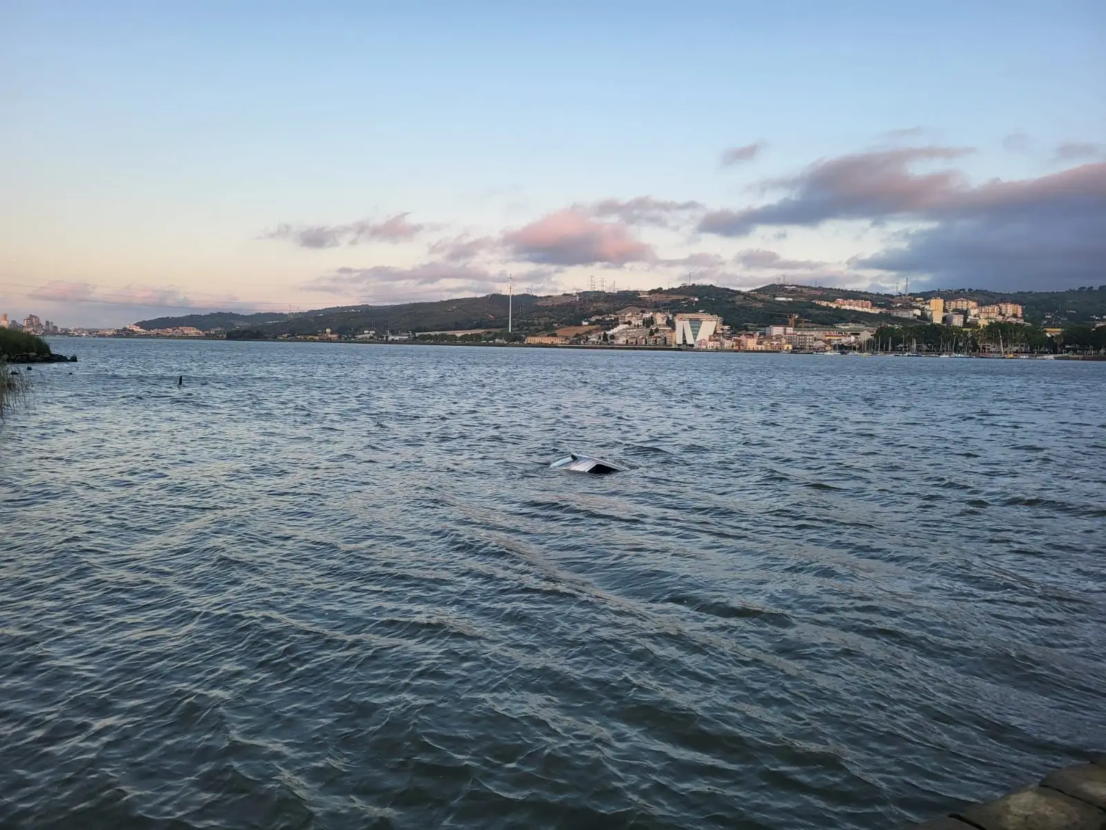 Polícia Judiciária tenta desvendar mistério de viatura que caiu ao rio Tejo