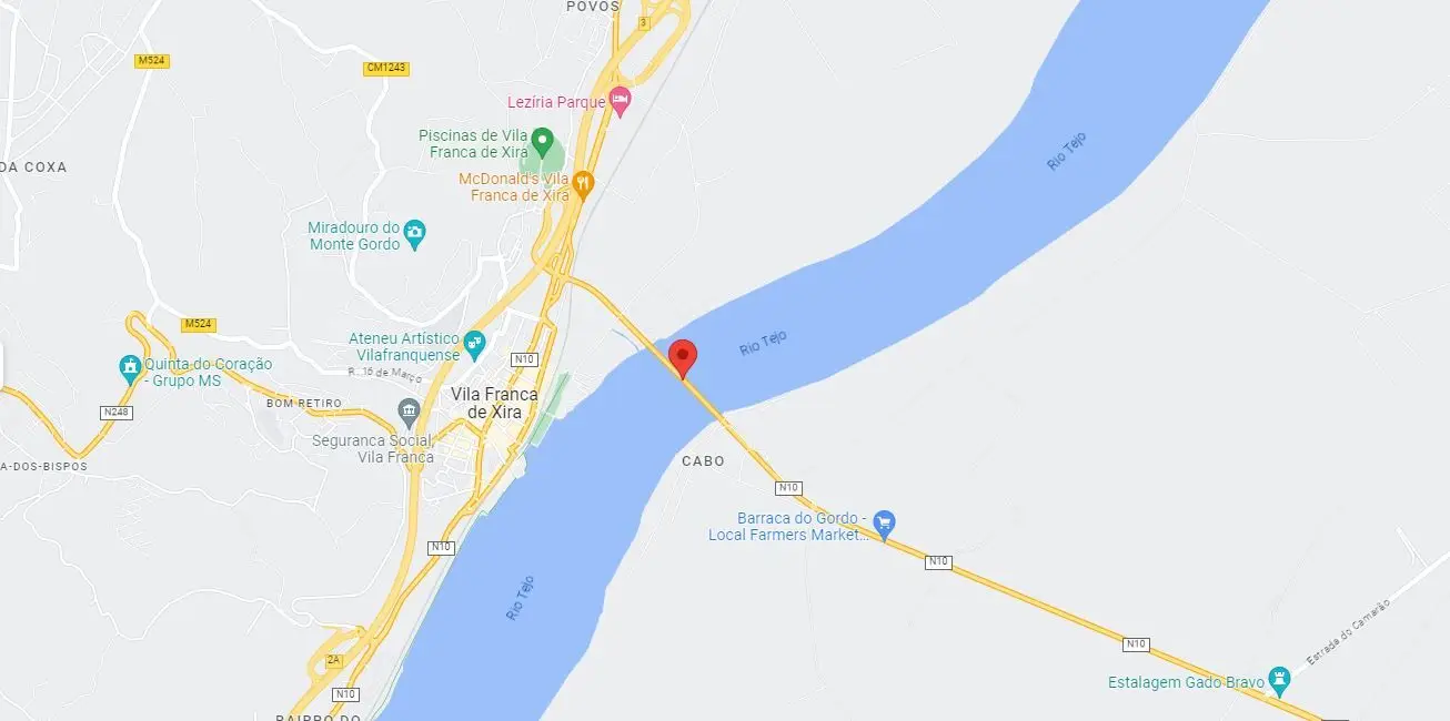 Carro cai ao rio Tejo em Vila Franca de Xira