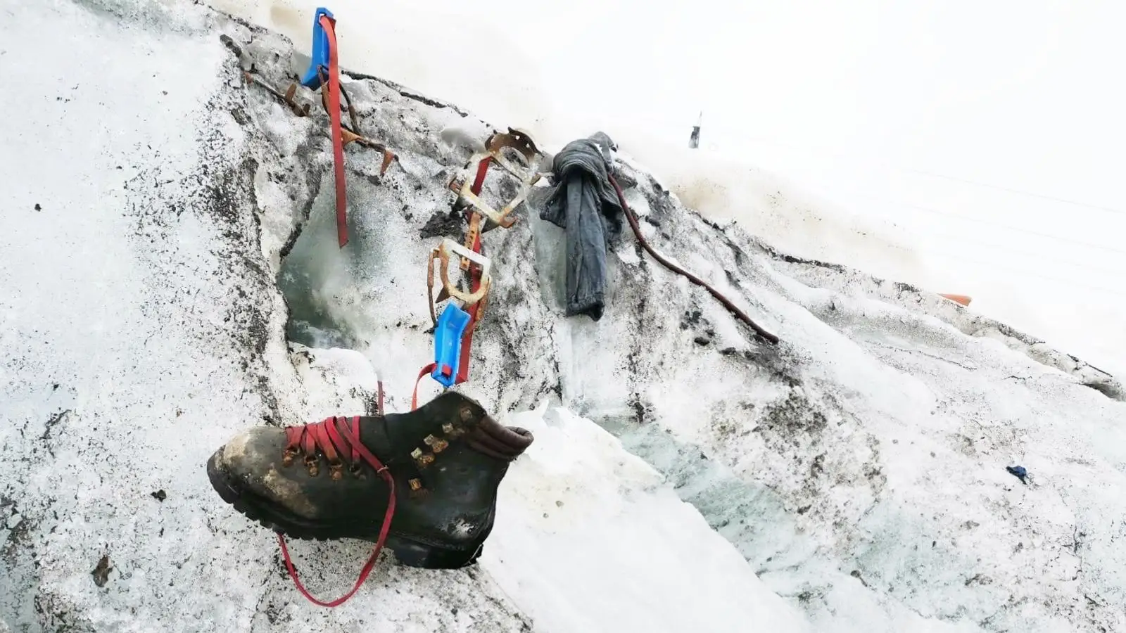 Corpo de alpinista desaparecido há 37 anos descoberto num glaciar a derreter