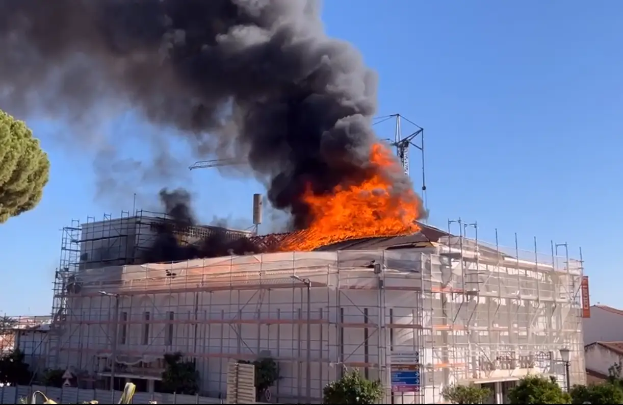 Incêndio atinge Cine-Teatro de Vila Viçosa