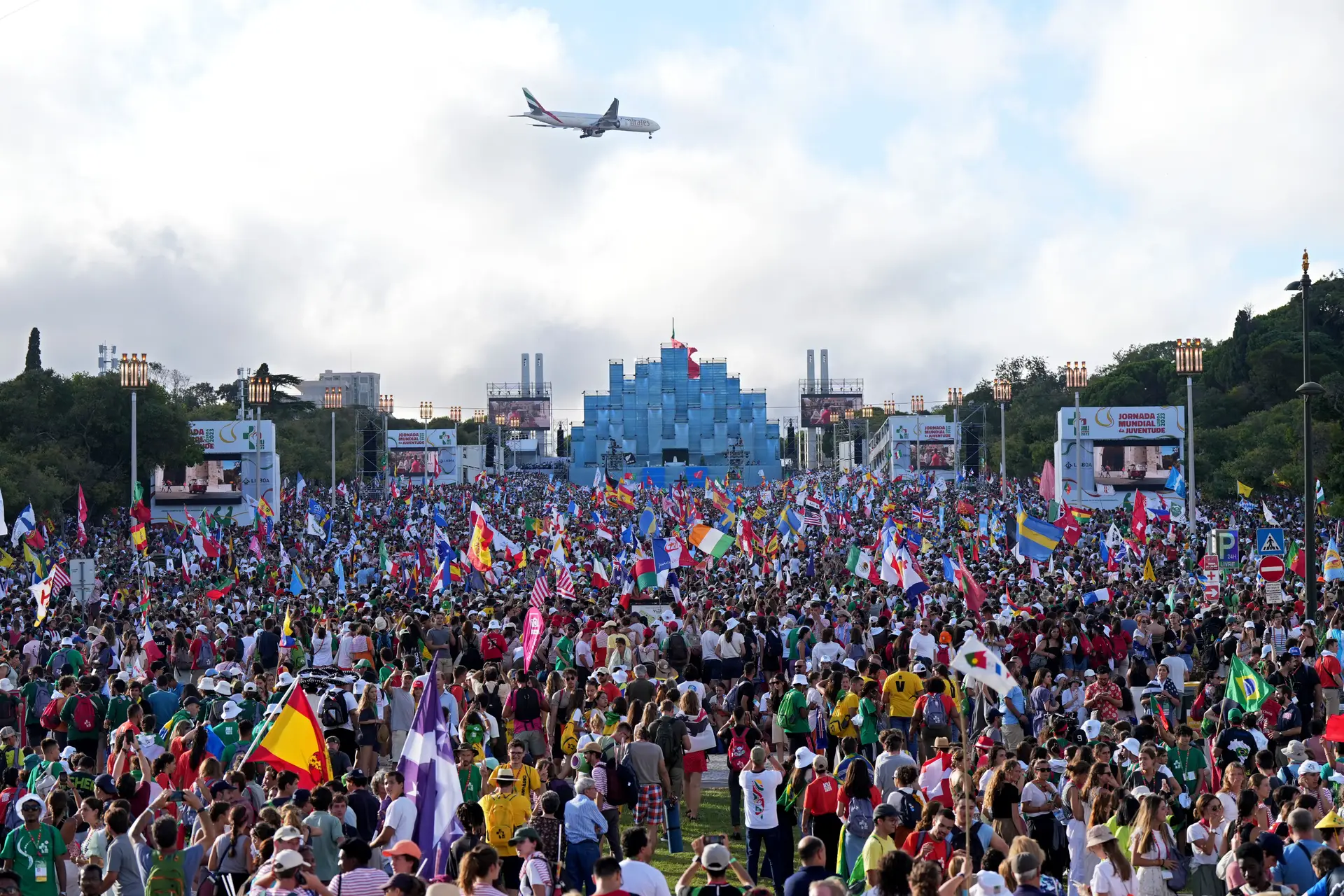 Missa de abertura com milhares de peregrinos no Parque Eduardo VII