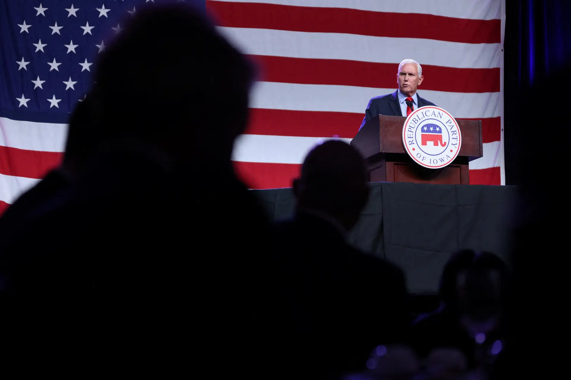 Pence condena Trump: “País é mais importante do que uma pessoa”