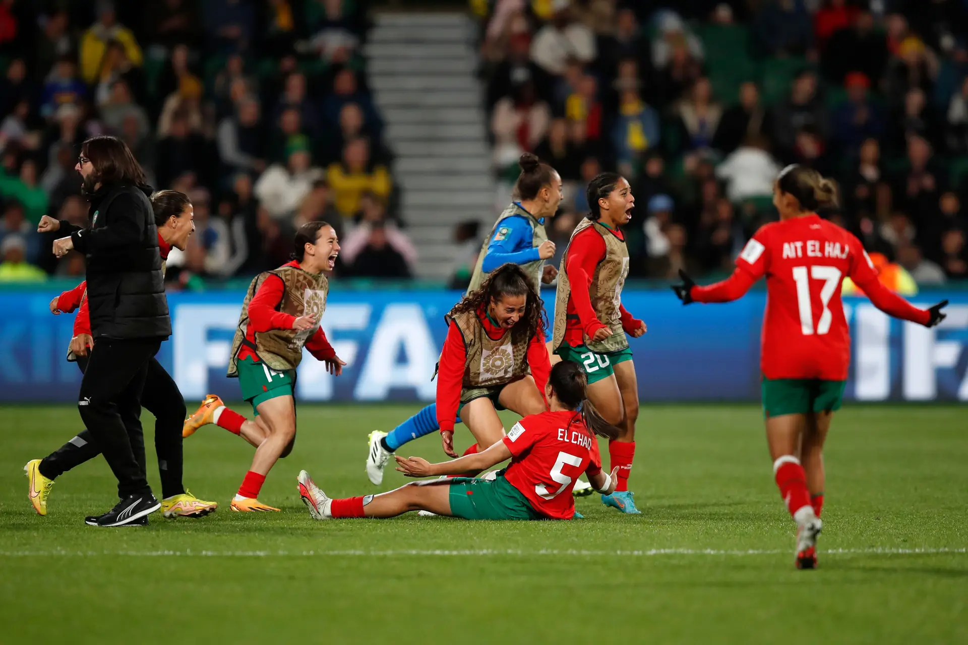 Atletas de Marrocos celebram a passagem aos oitavos de final do Mundial feminino.