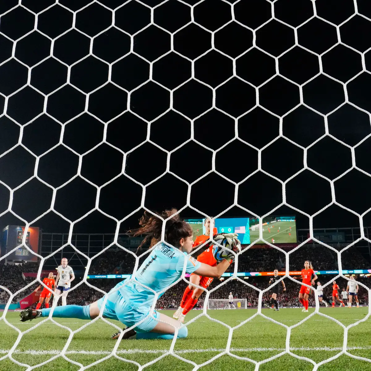 B24] Supertaça foi o jogo de futebol feminino mais visto de sempre em  Portugal, com uma audiência média de 1,05 milhões de pessoas na TVI. Os  penáltis tiveram uma audiência de 1,54