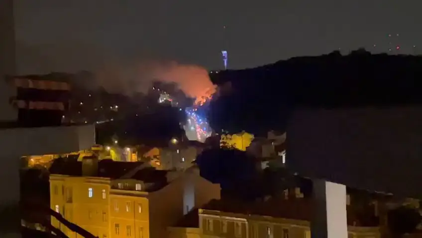 Incêndio junto à A5 em Monsanto, Lisboa