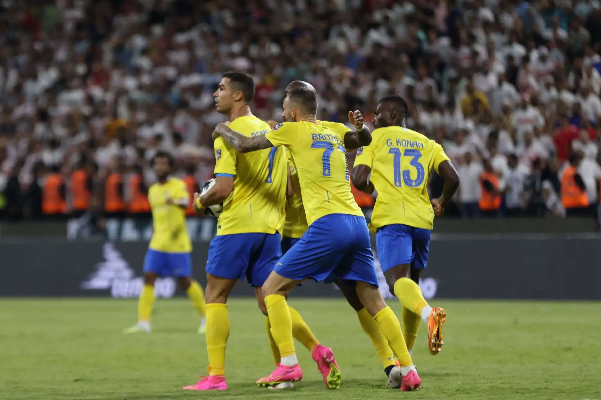 Golo de Cristiano Ronaldo ajuda a colocar Al Nassr nas "meias" da Champions árabe