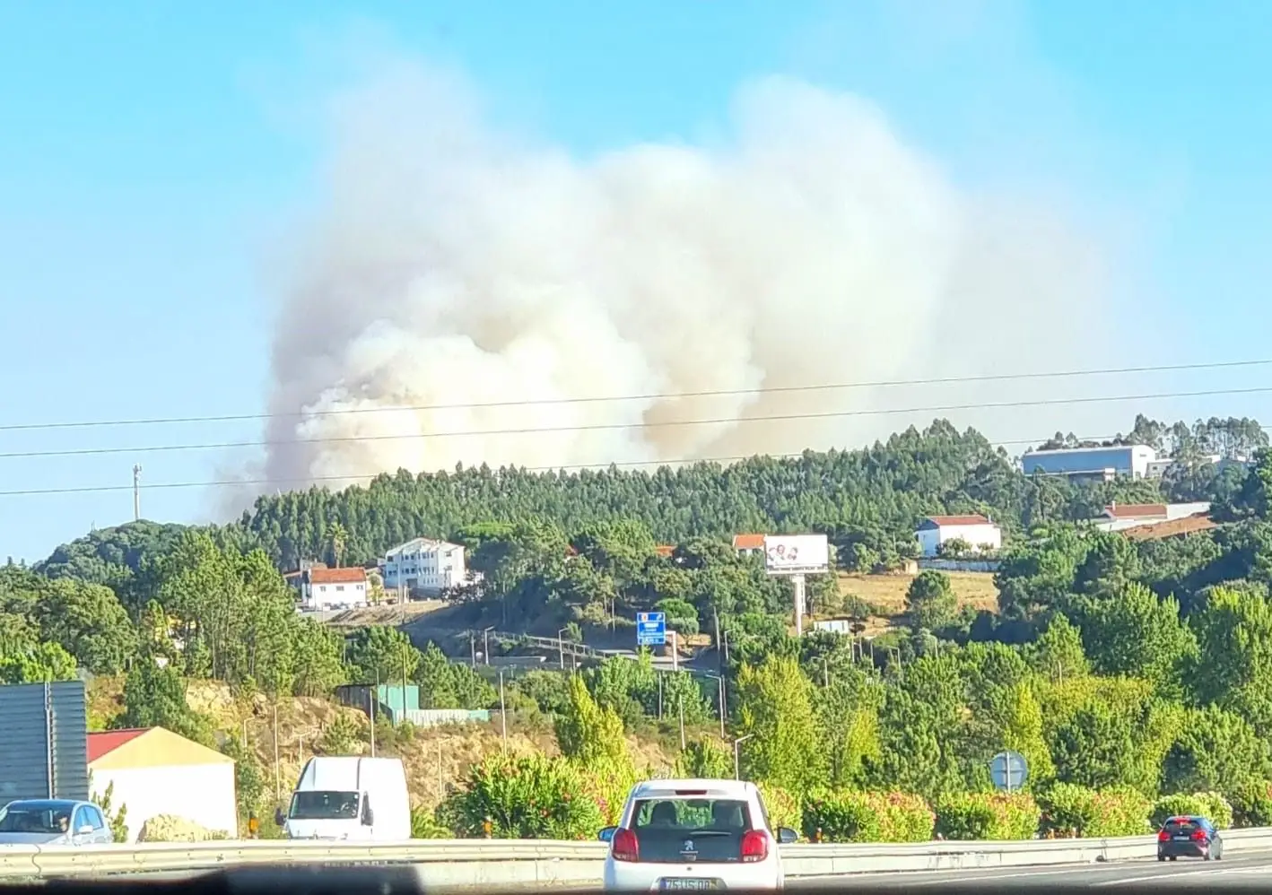 Incêndio em Loures obriga ao corte da A8