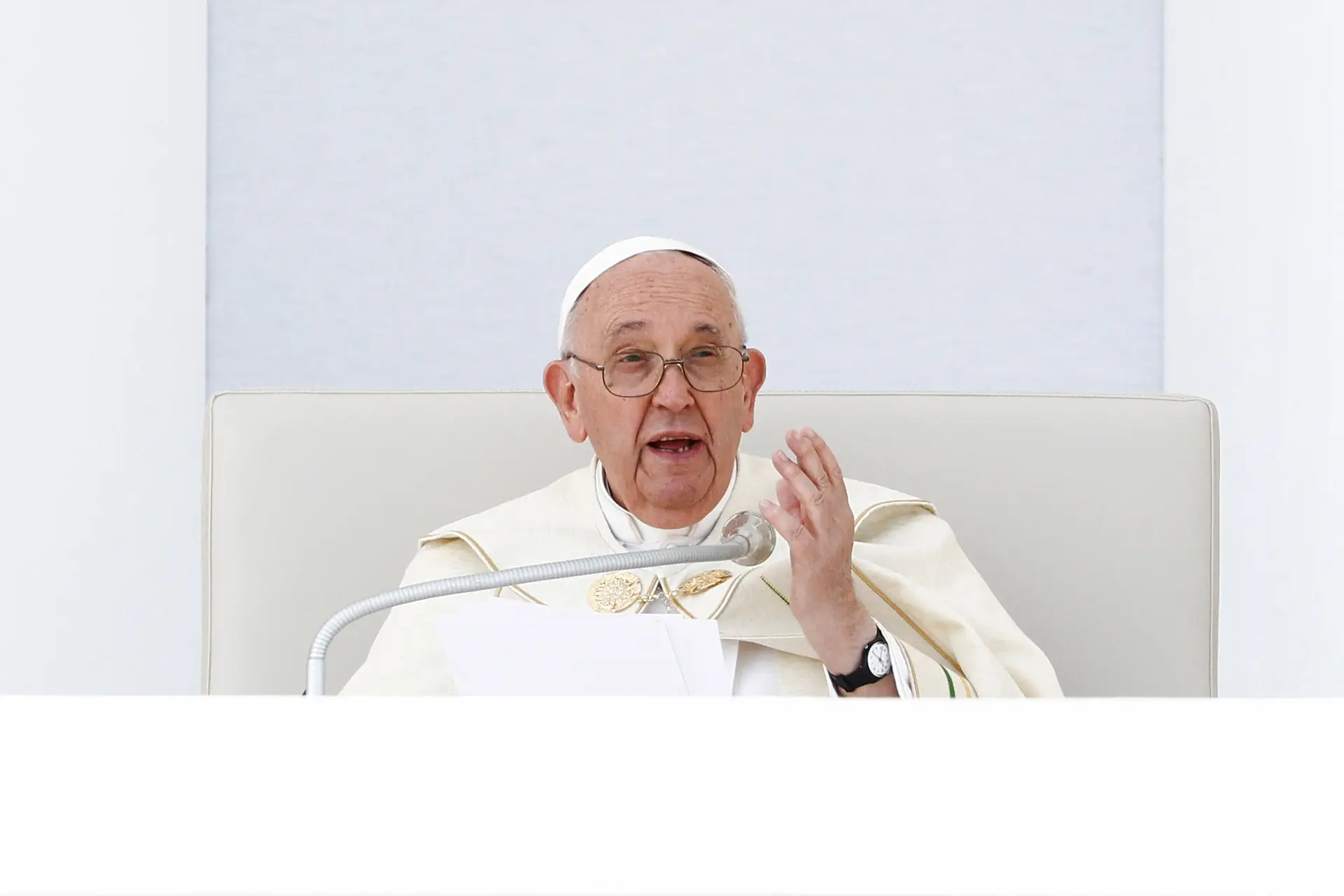 Papa Francisco discute paz com novo embaixador russo no Vaticano