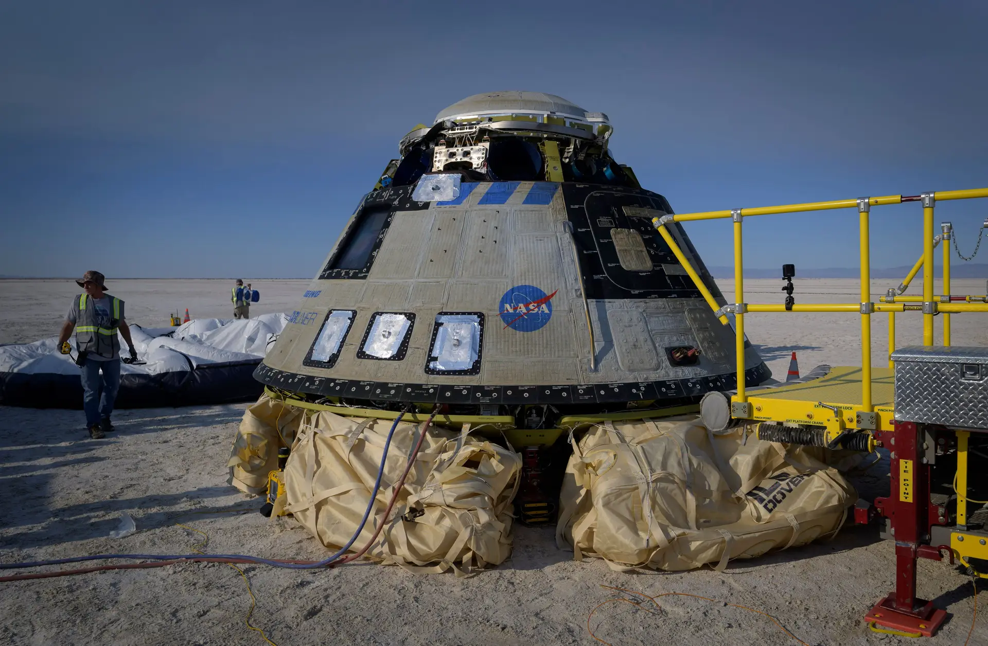 Feedback dos altifalantes era o "som misterioso" que se ouvia na cápsula Starliner