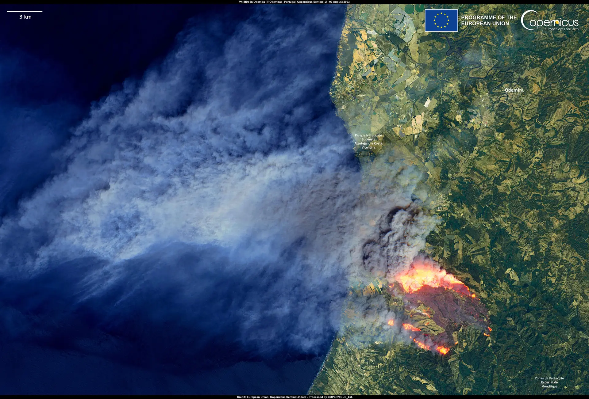 Um incêndio florestal que deflagrou a 5 de agosto em Odemira, no sul de Portugal visto do espaço, pela missão Copernicus Sentinel-2 (imagem de 7 de agosto).