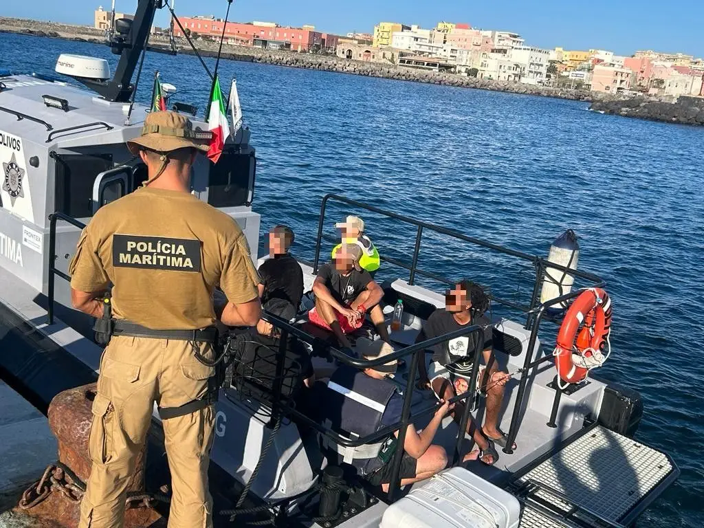Polícia Marítima resgata oito migrantes no Mediterrâneo