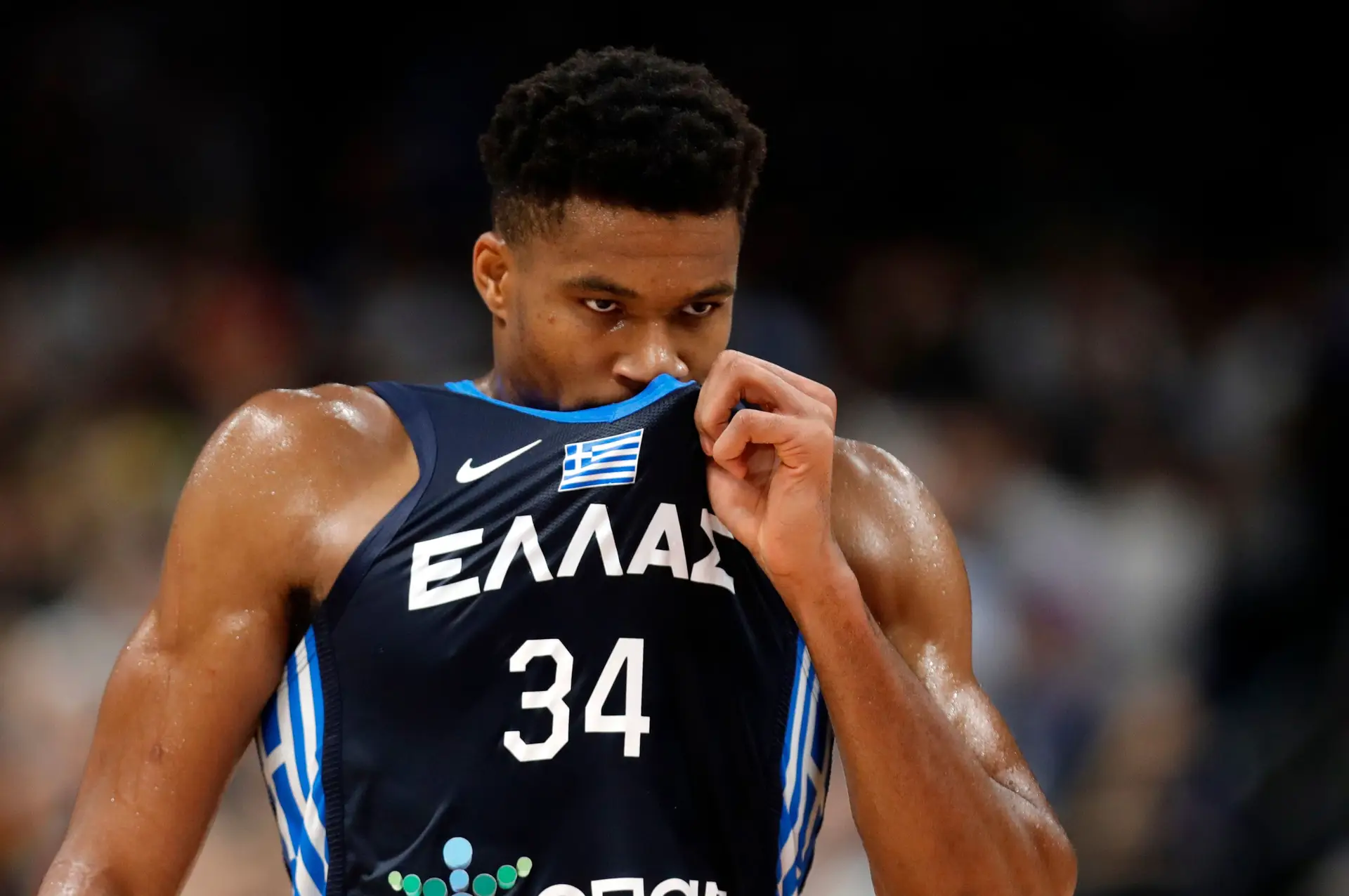 Giannis Antetokounmpo falha Mundial devido a problemas físicos